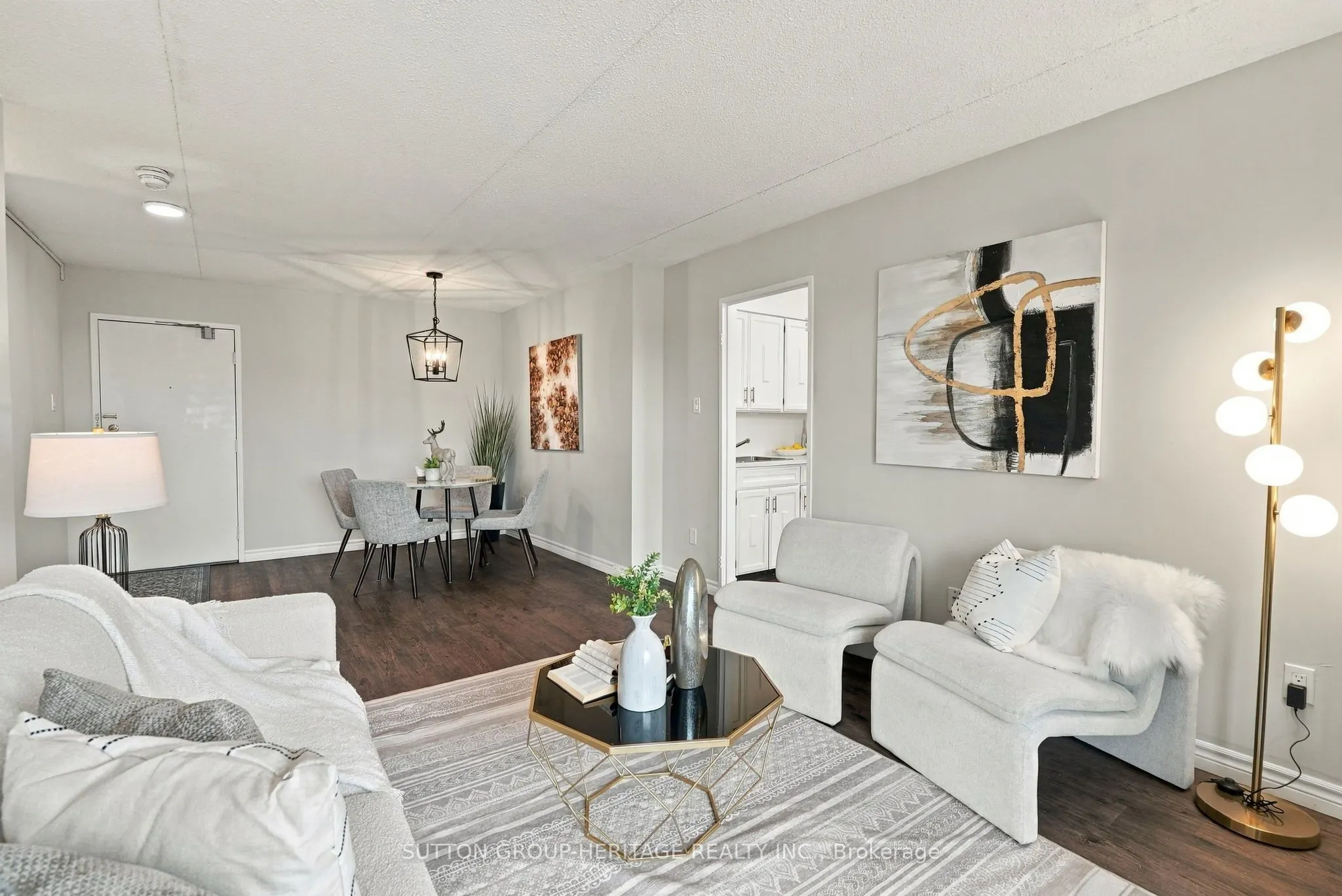 15390 Yonge Street #406