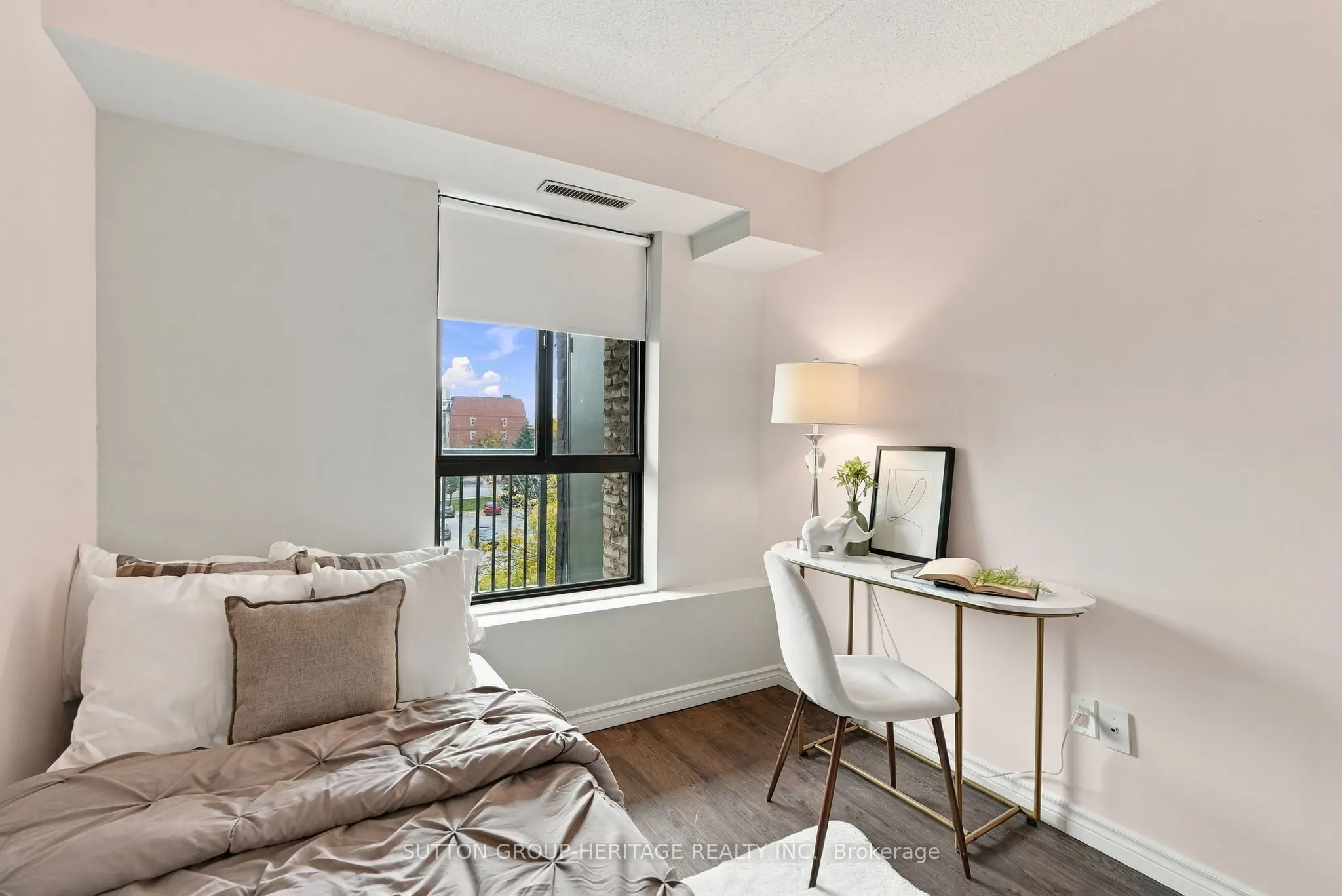 15390 Yonge Street #406