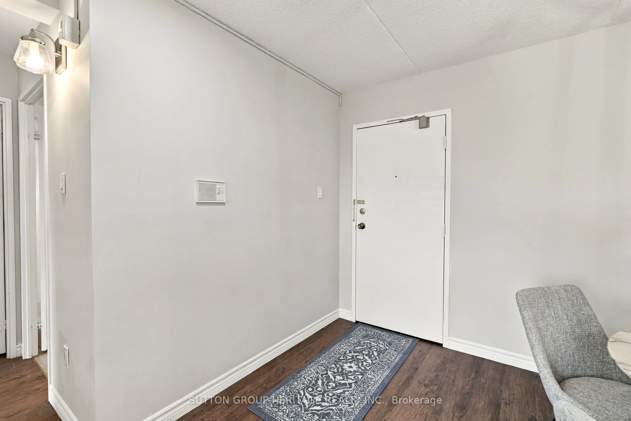 15390 Yonge Street #406