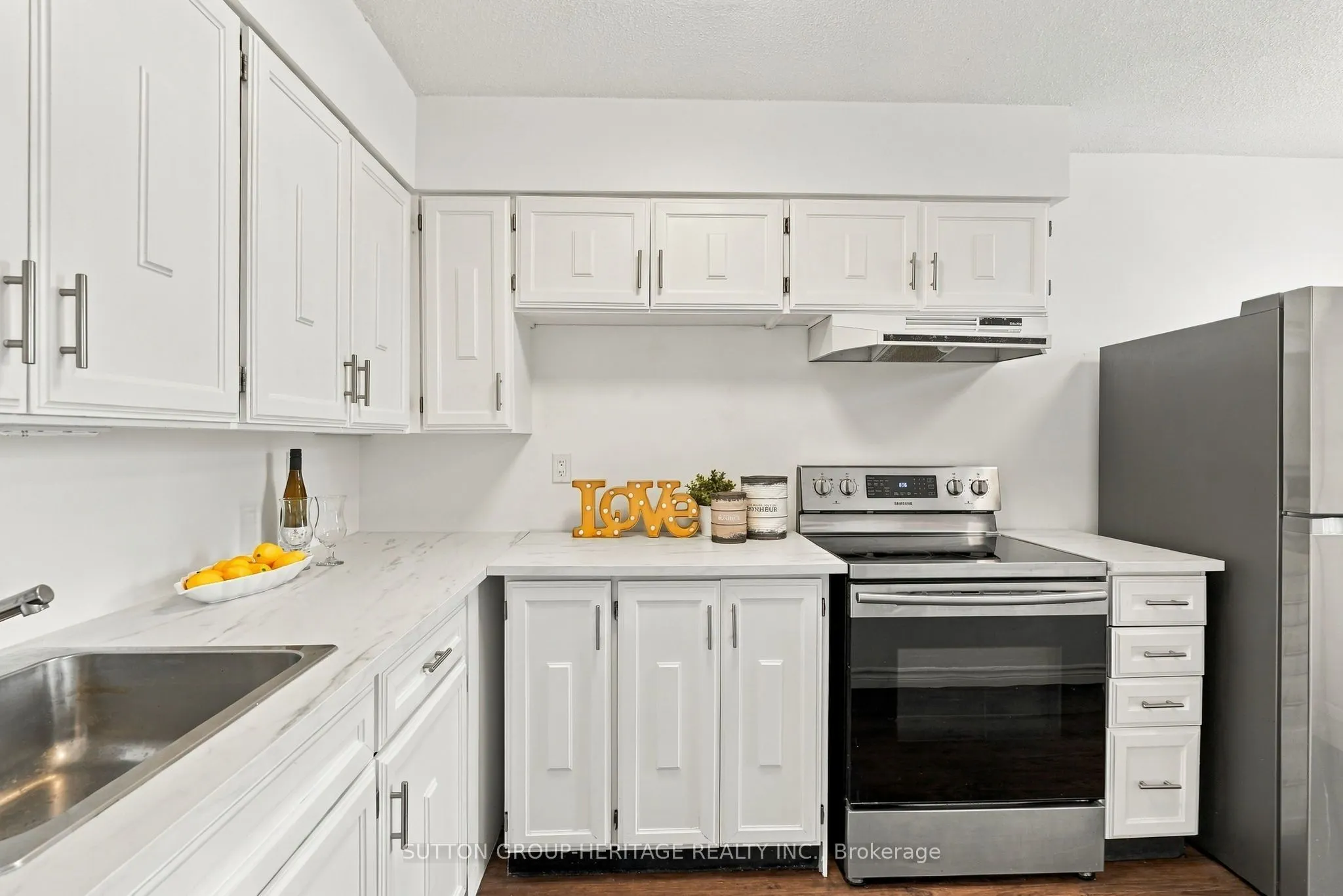 15390 Yonge Street #406
