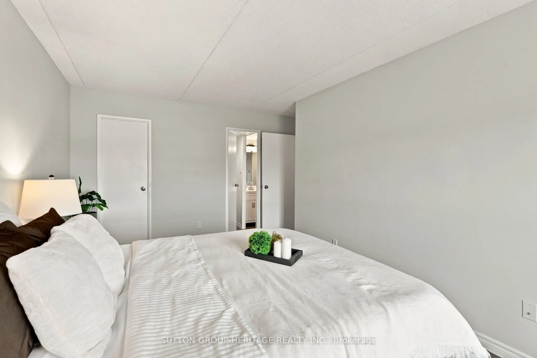 15390 Yonge Street #406