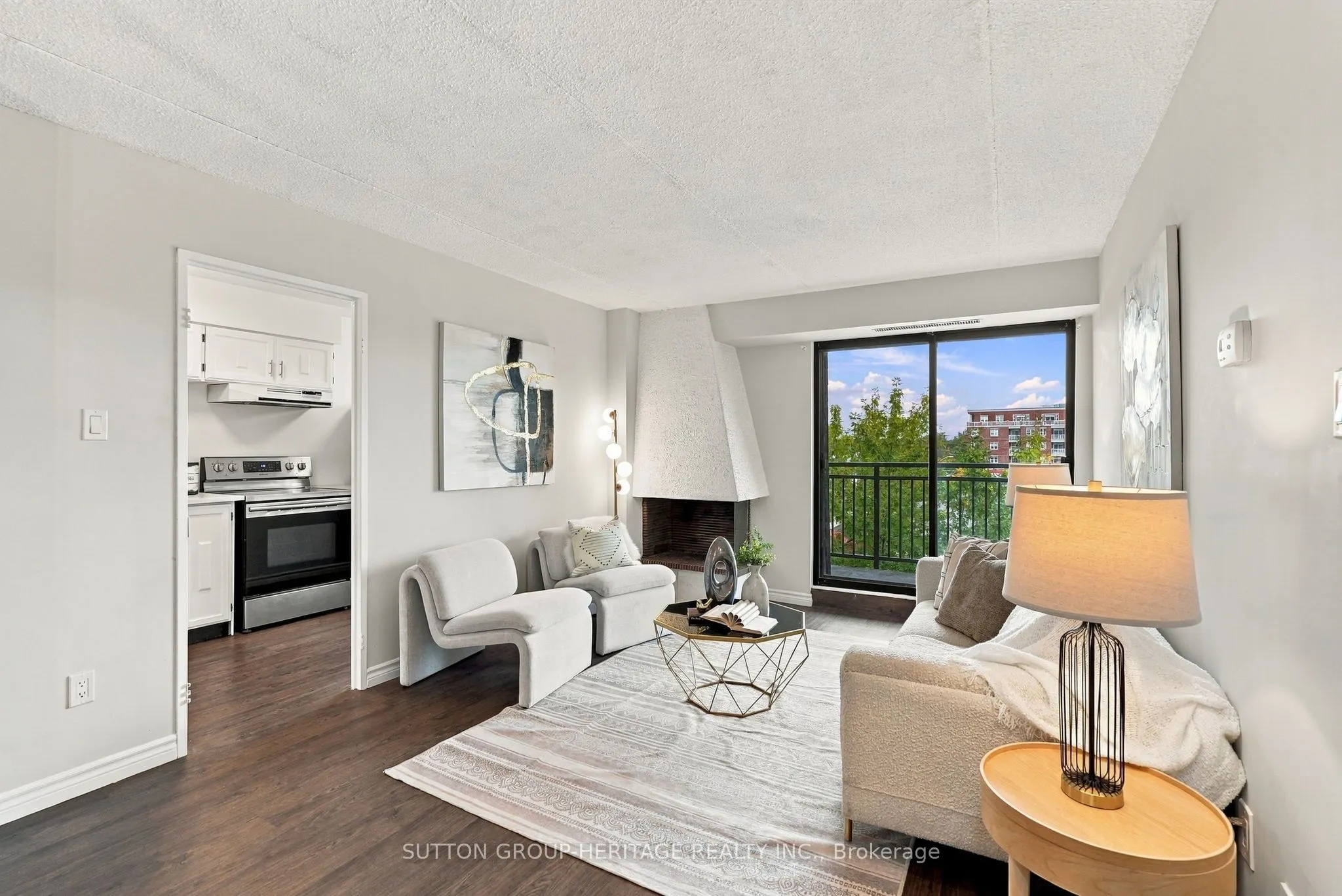 15390 Yonge Street #406