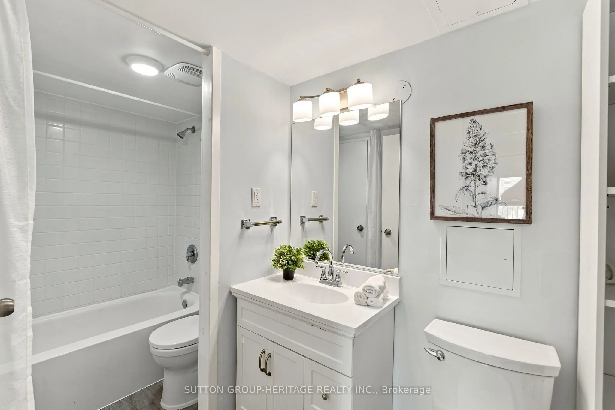 15390 Yonge Street #406