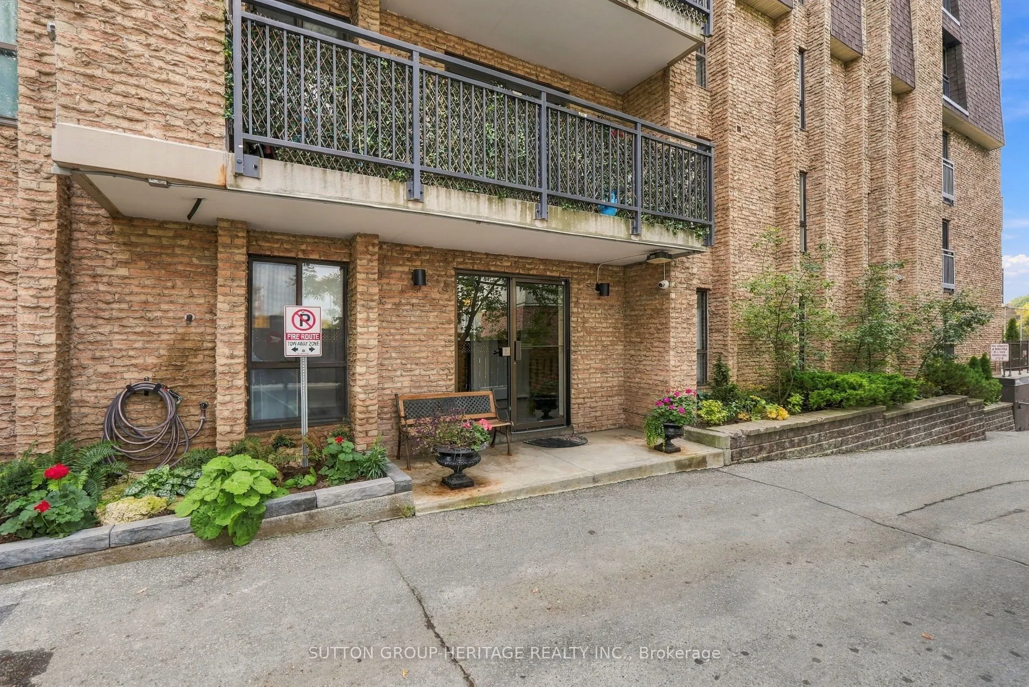 15390 Yonge Street #406