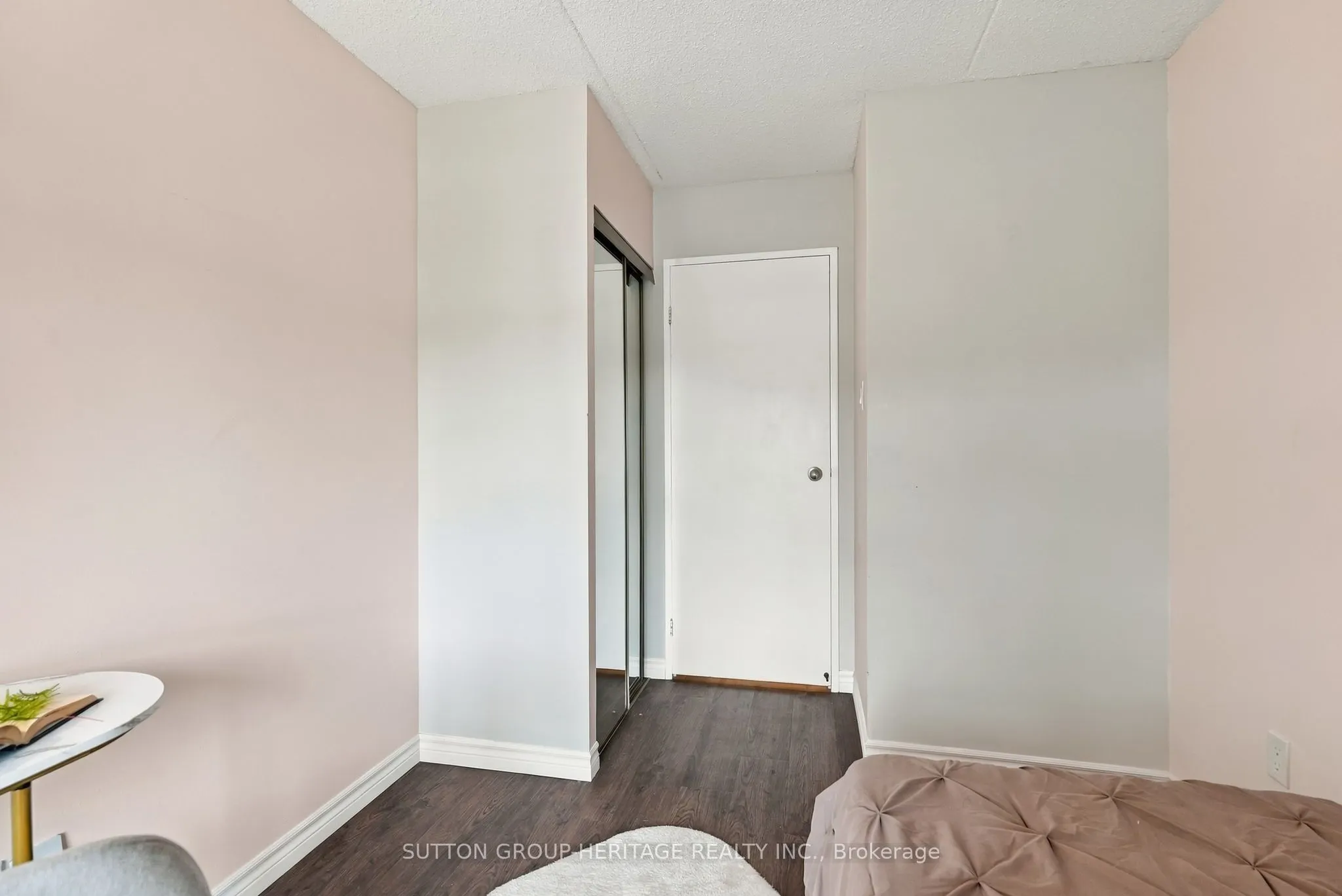 15390 Yonge Street #406