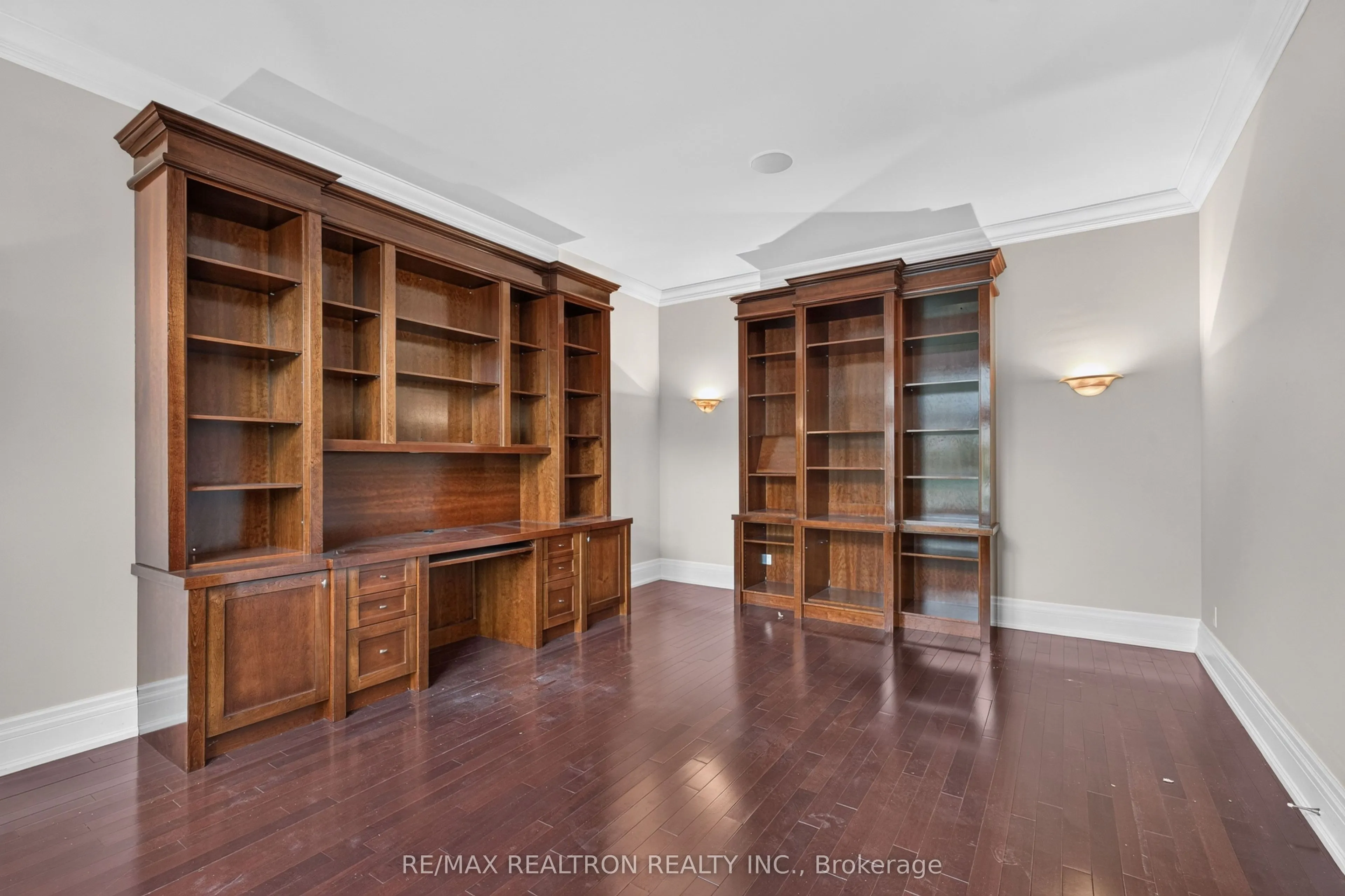 65 Kingswood Drive