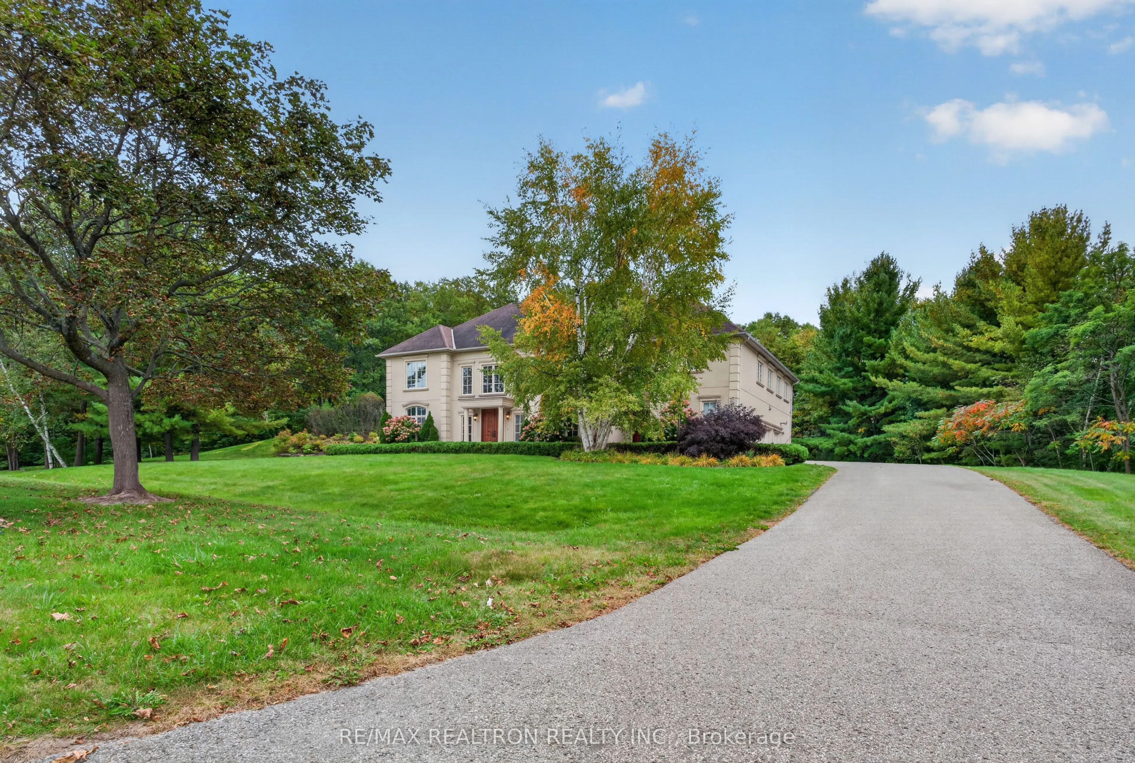 65 Kingswood Drive