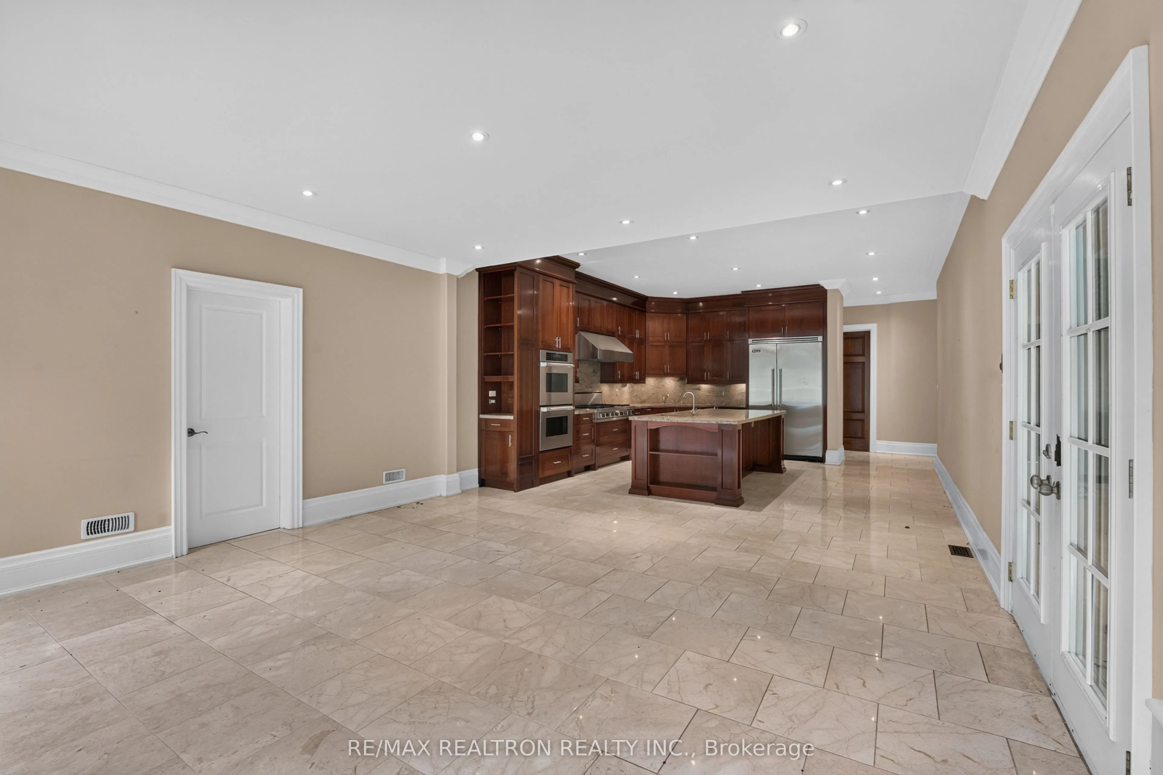 65 Kingswood Drive