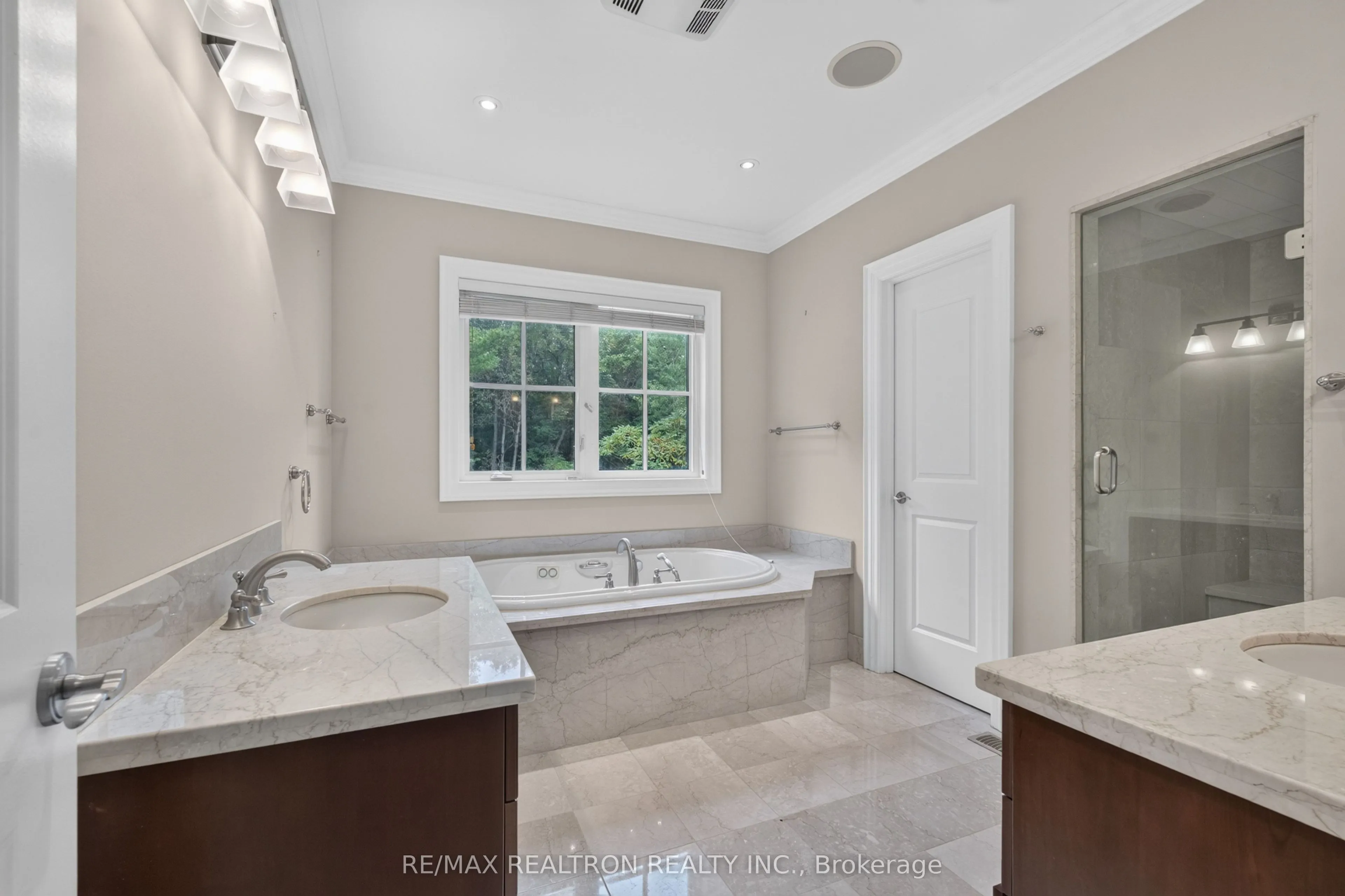 65 Kingswood Drive