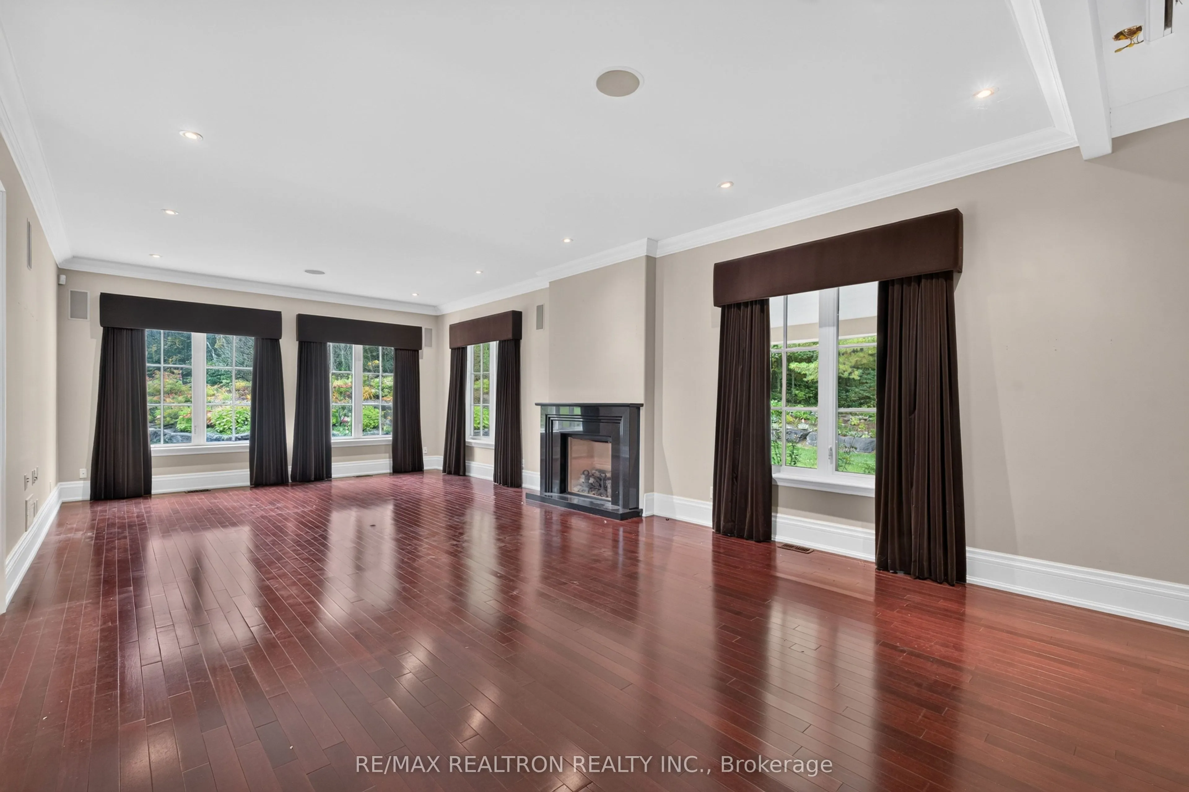 65 Kingswood Drive