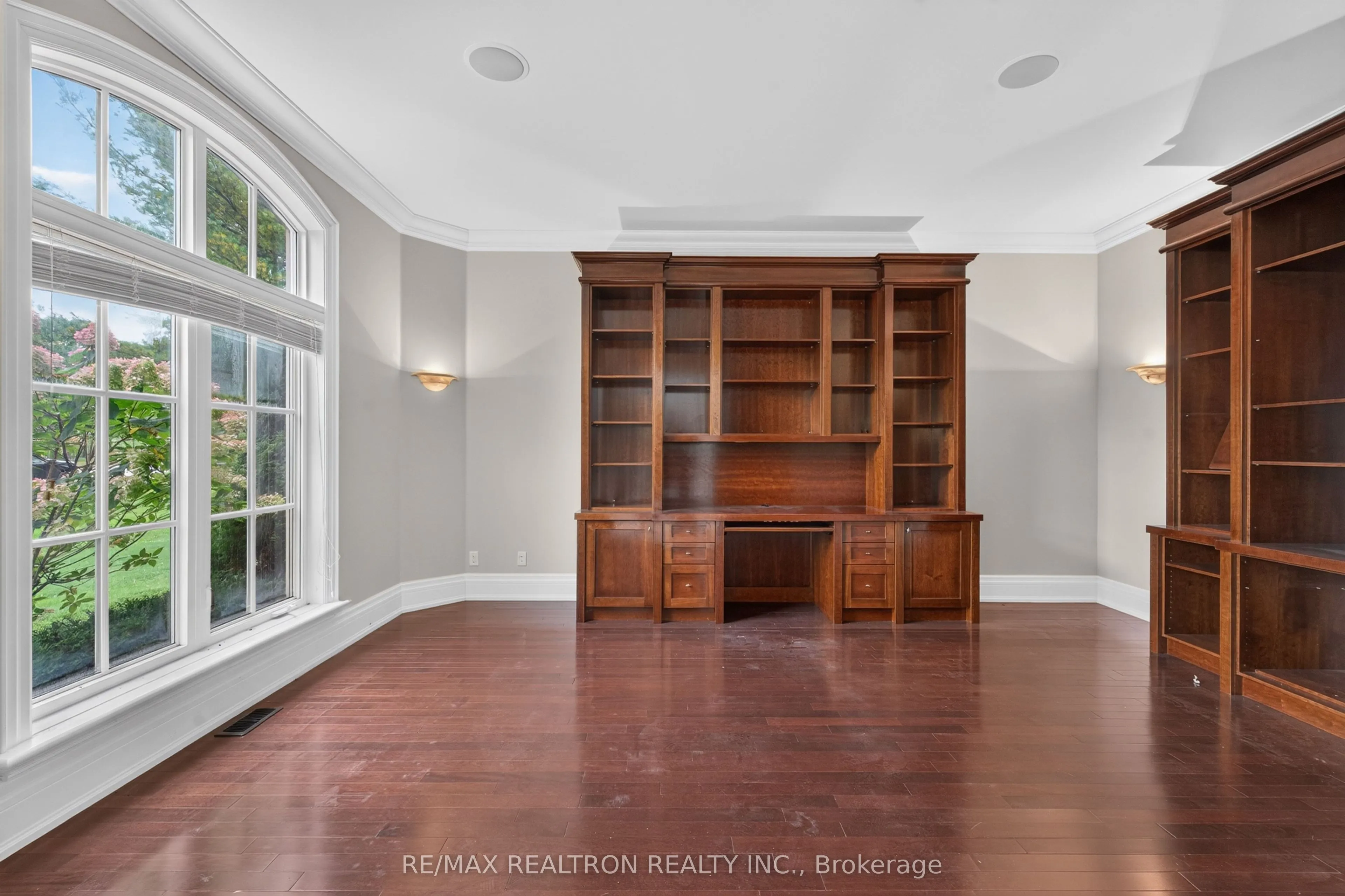 65 Kingswood Drive