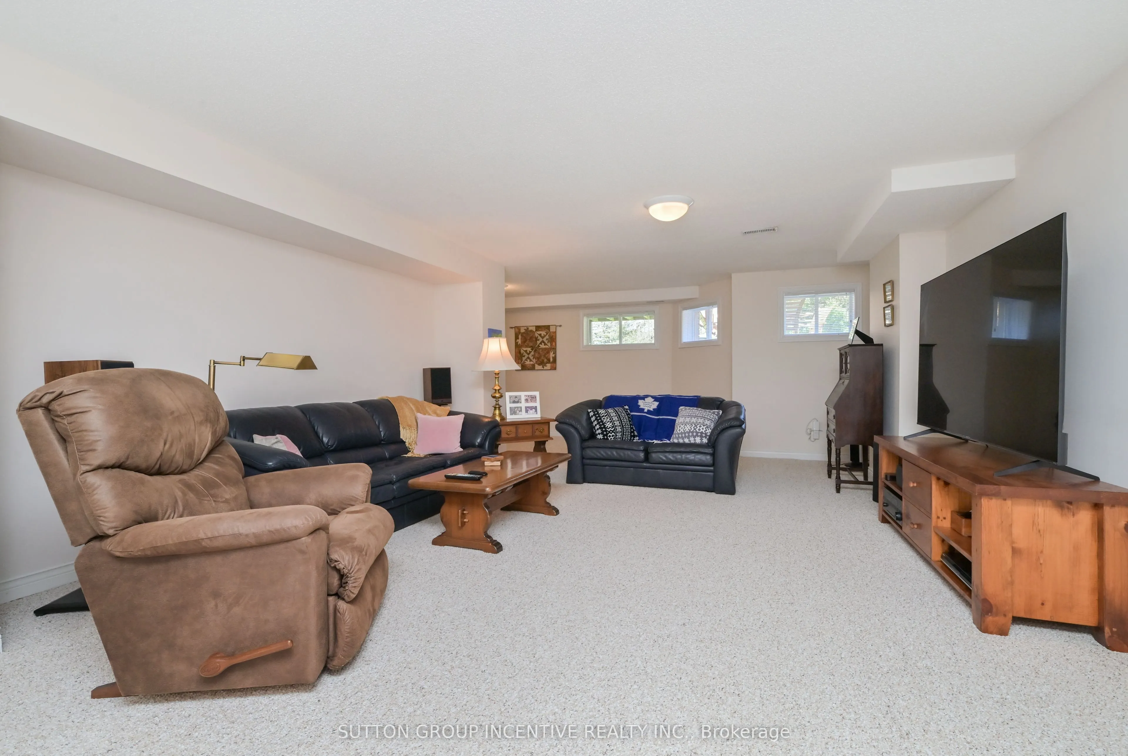 17 Sunset Boulevard #9