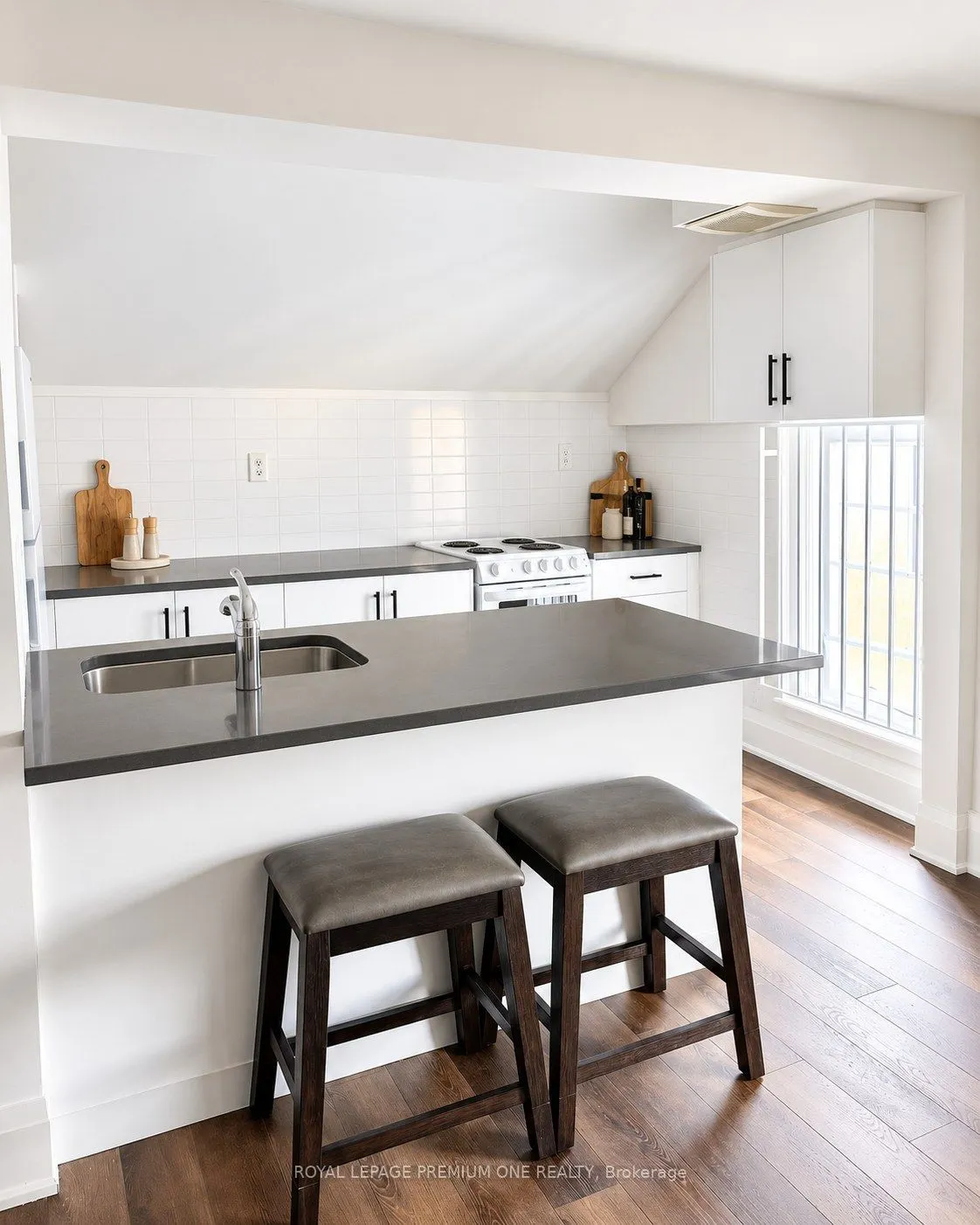 10496 ISLINGTON Avenue #Upper