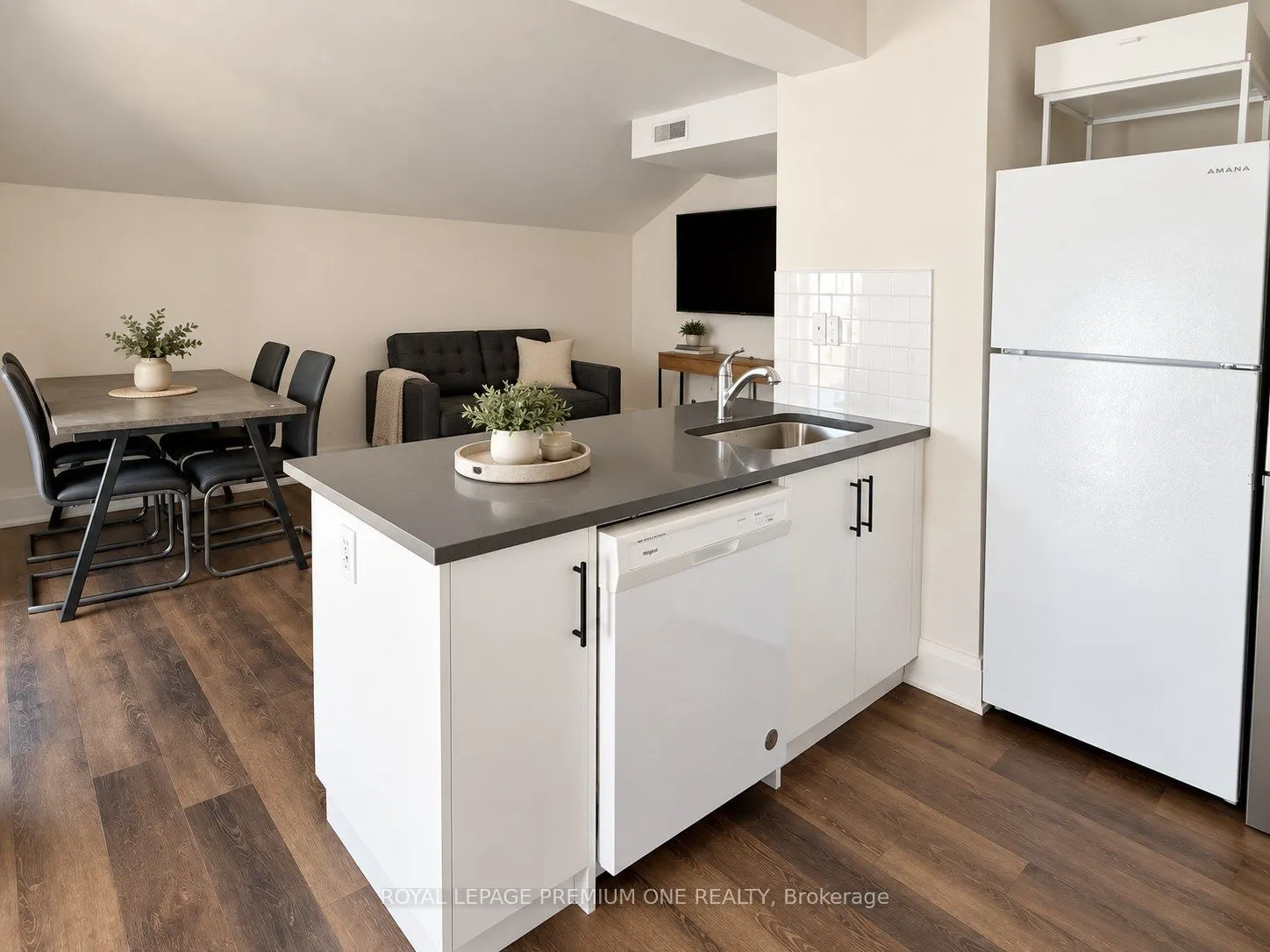 10496 ISLINGTON Avenue #Upper