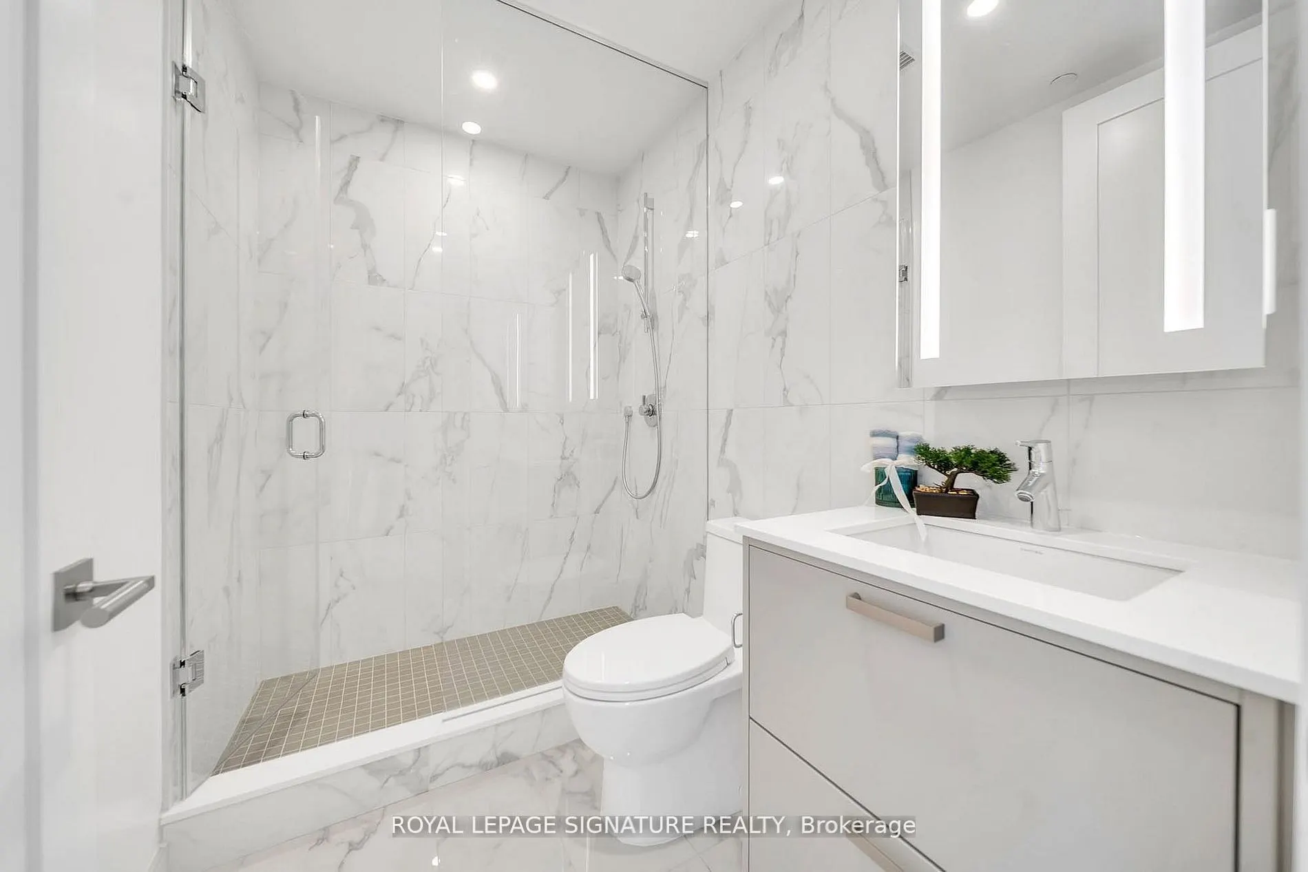 399 Royal Orchard Boulevard #617