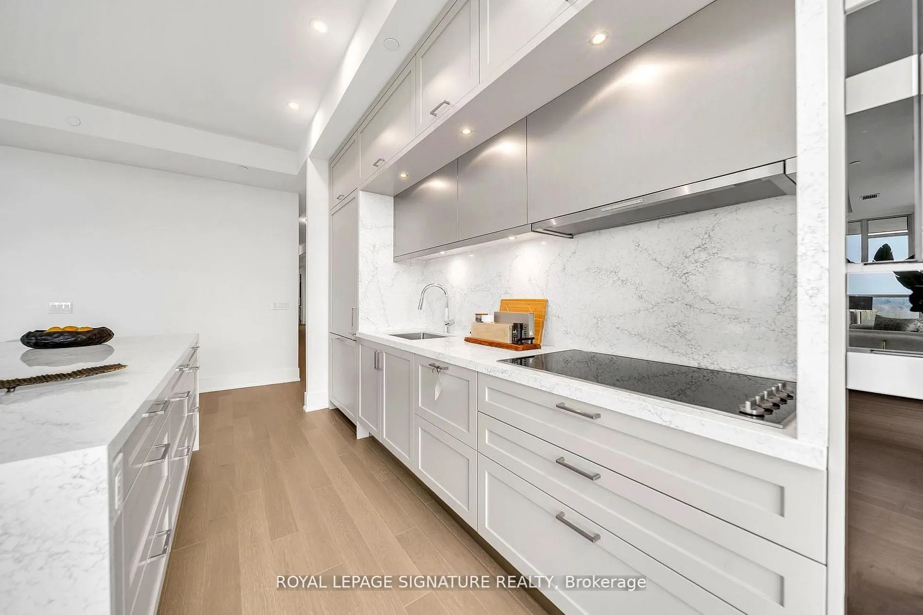 399 Royal Orchard Boulevard #617