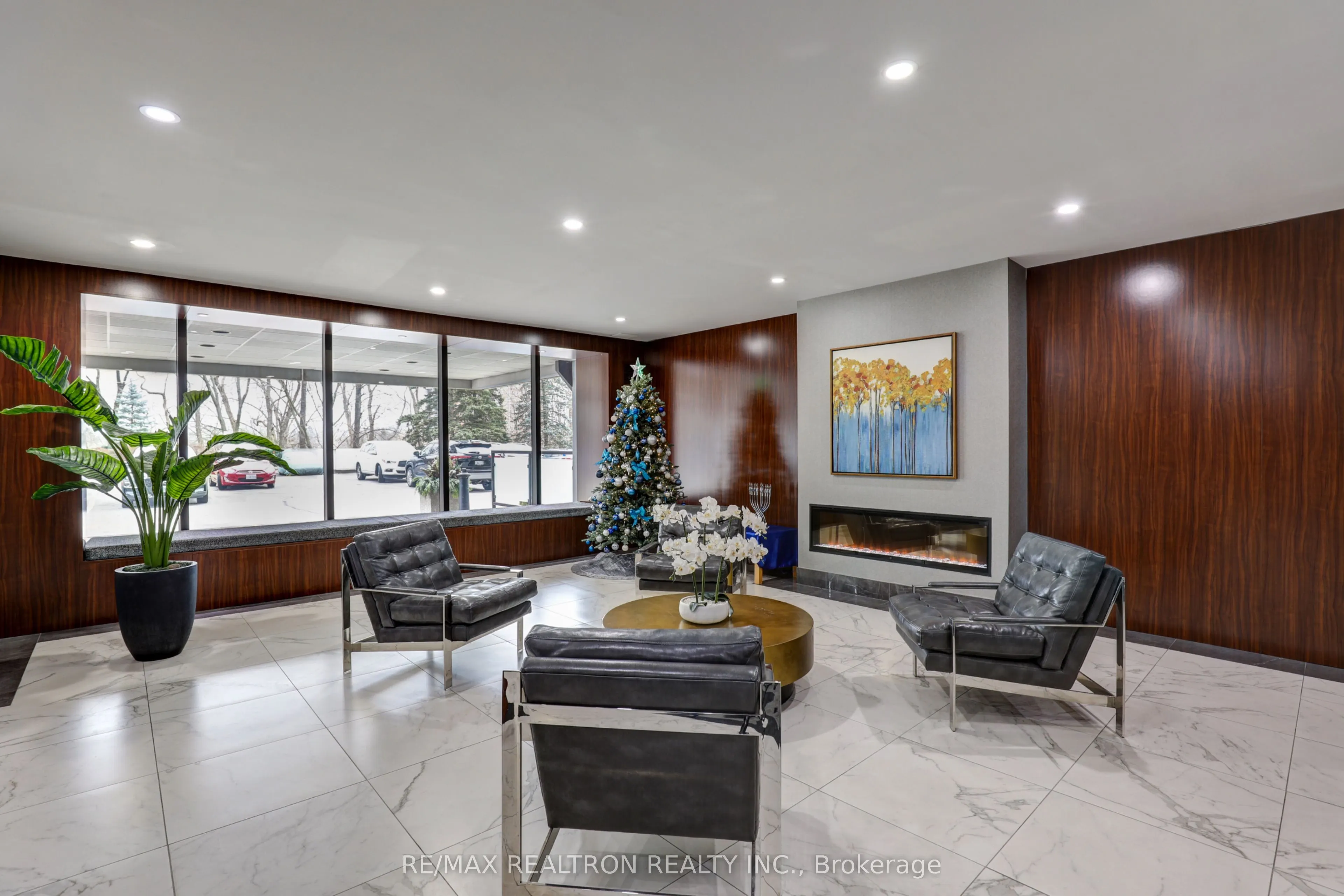 60 Inverlochy Boulevard #709