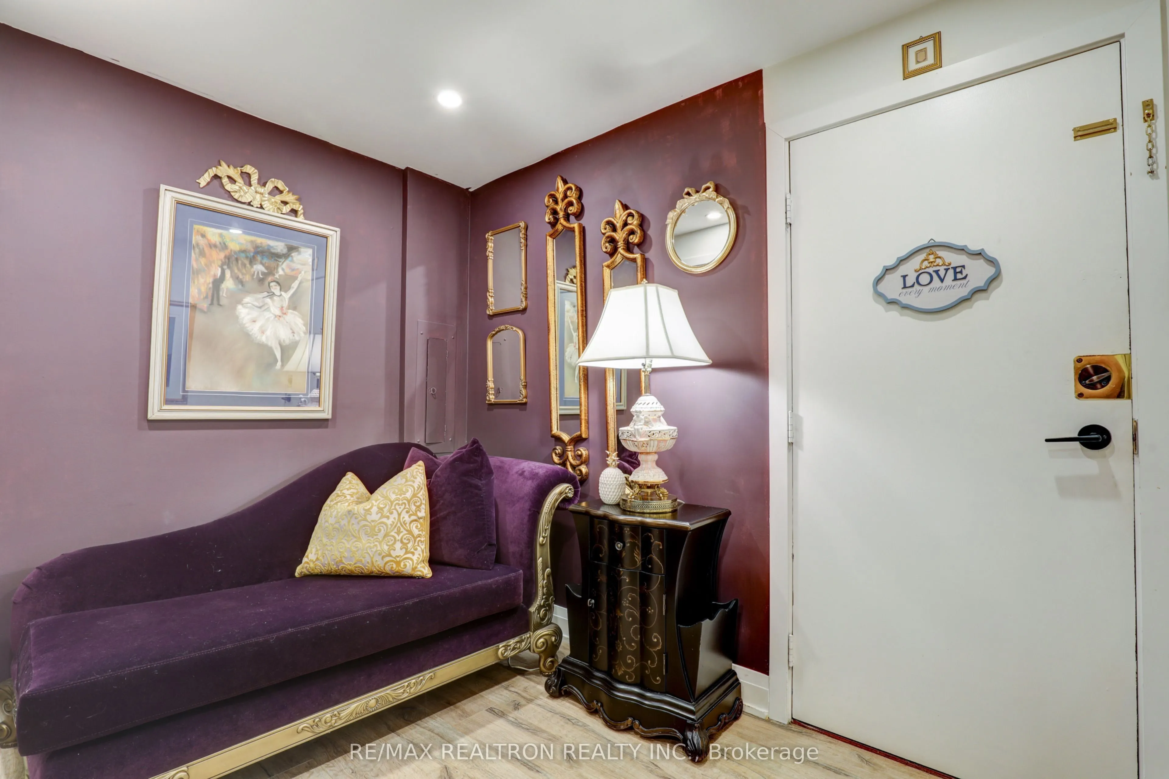 60 Inverlochy Boulevard #709