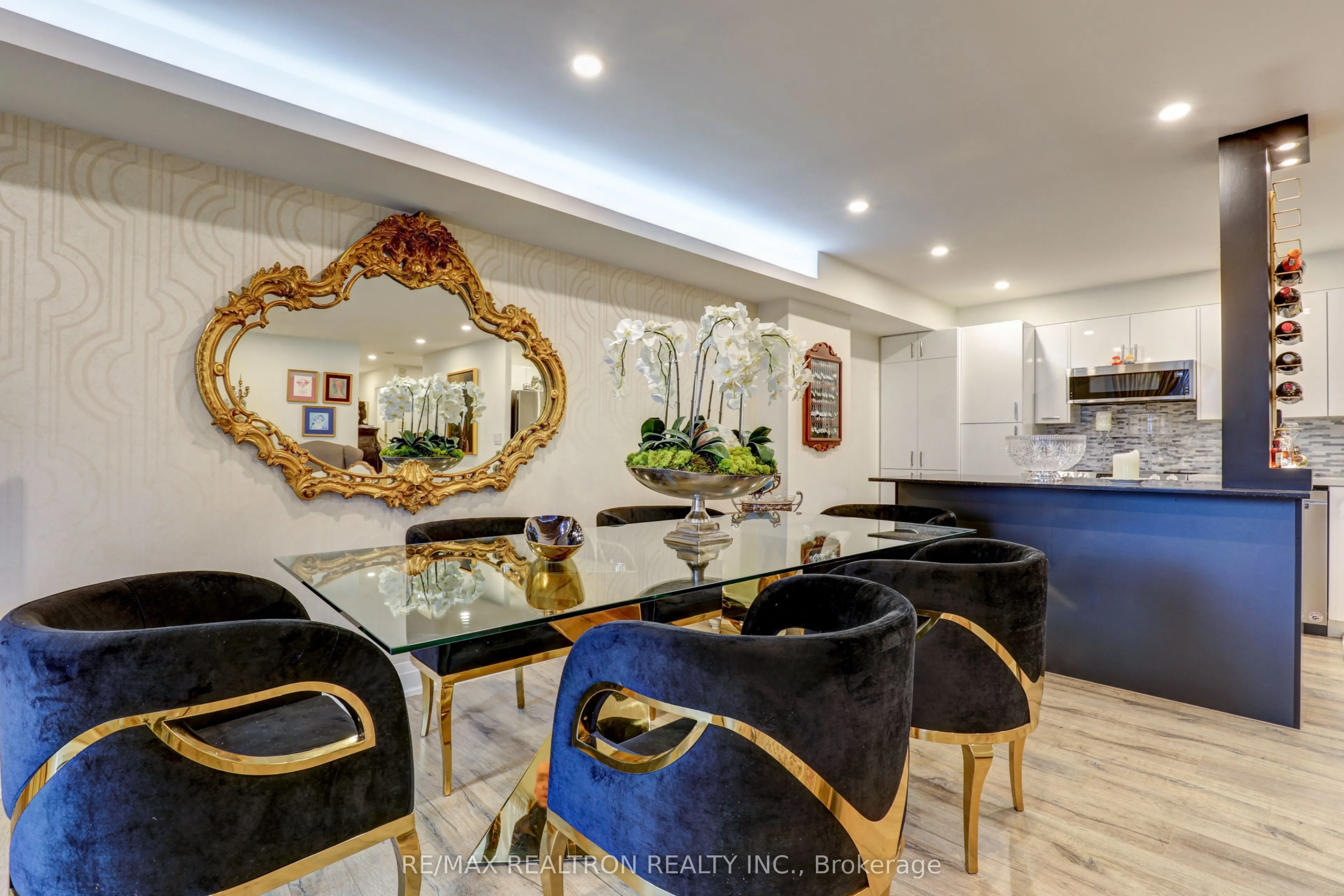 60 Inverlochy Boulevard #709