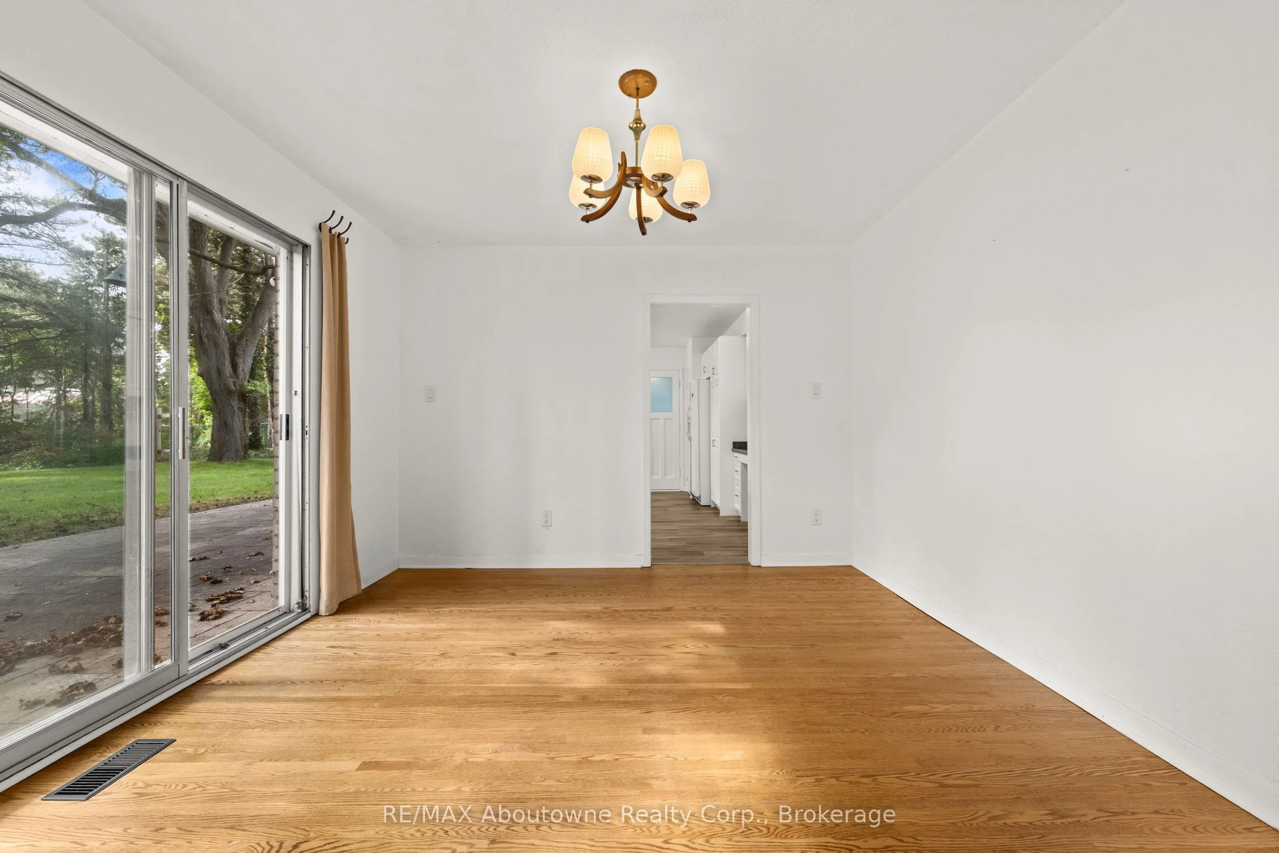 24 Valloncliffe Road
