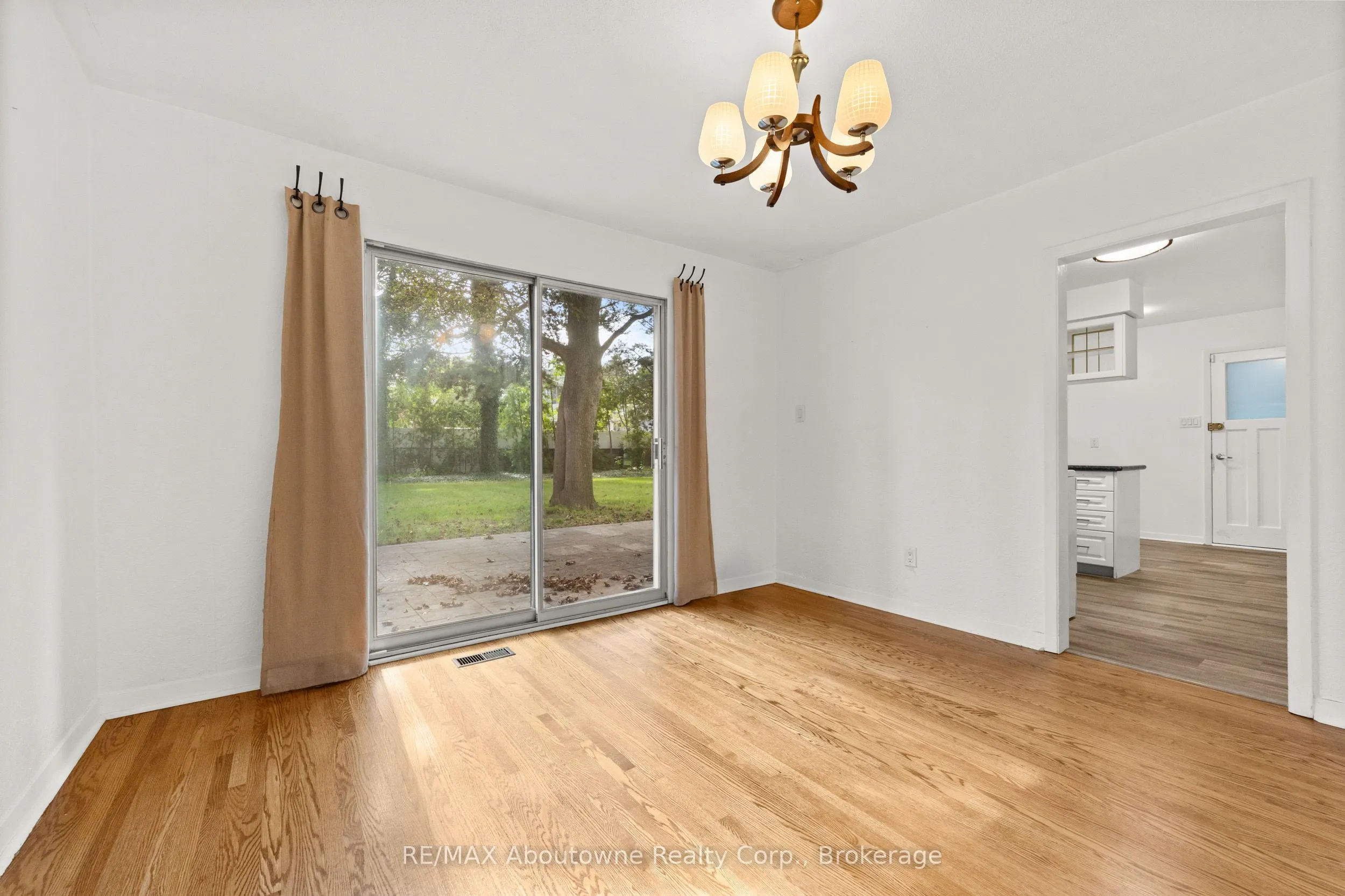 24 Valloncliffe Road