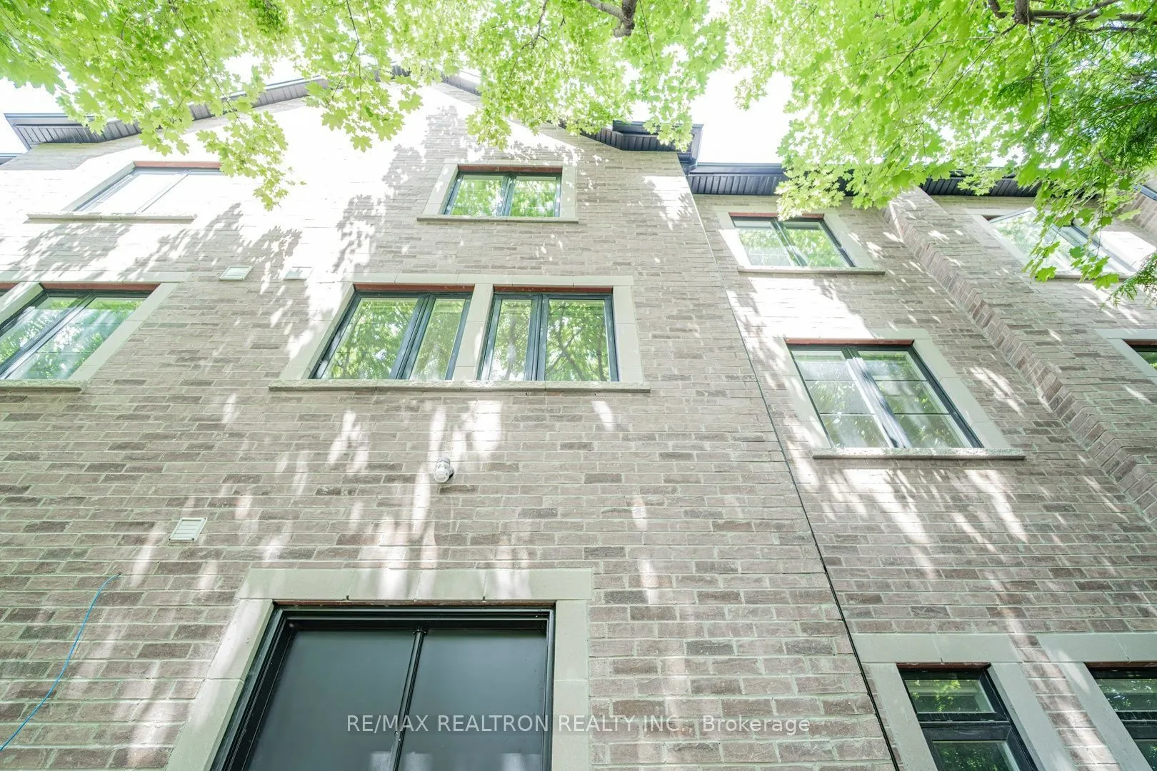 260 Eagle Street #22