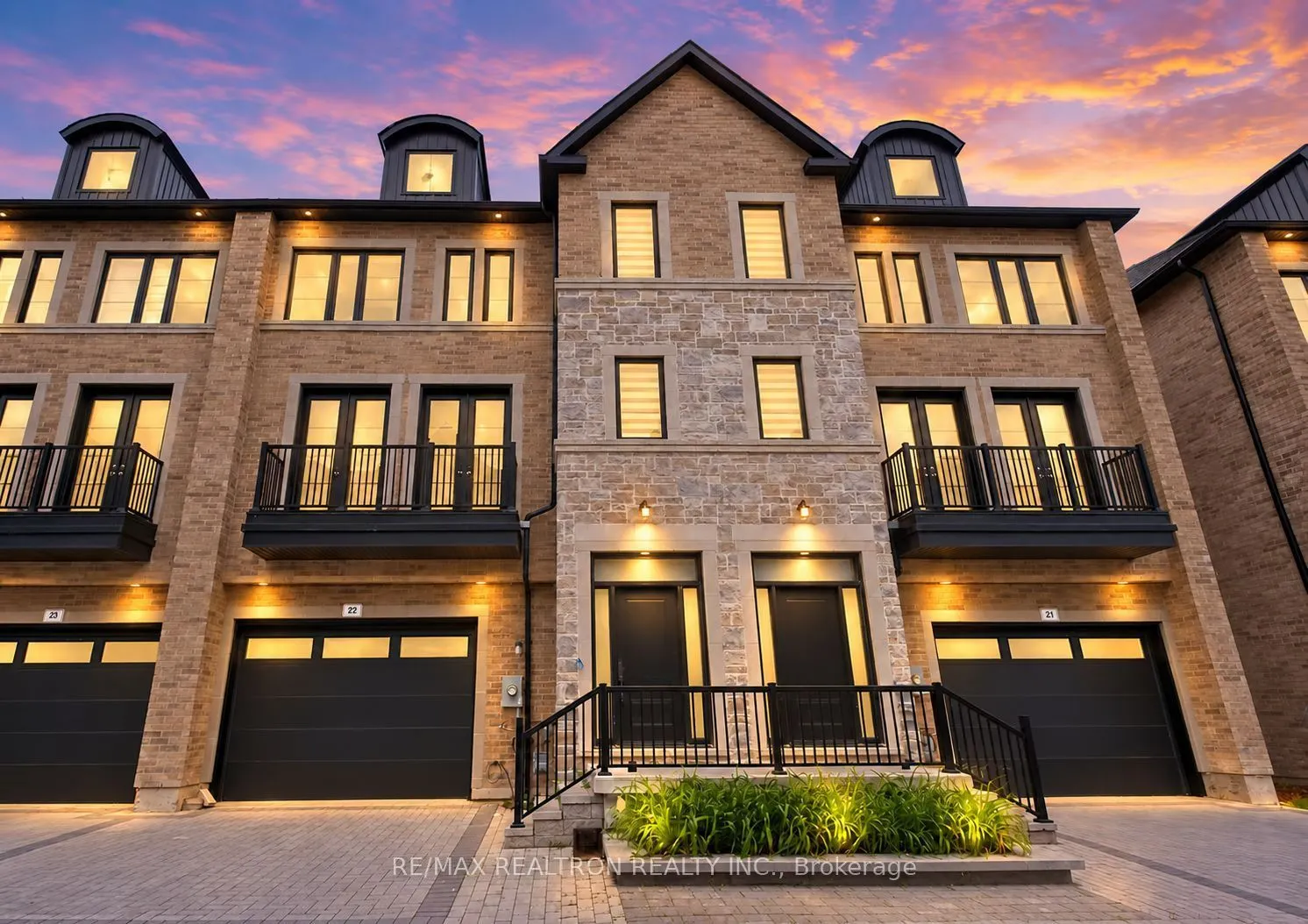 260 Eagle Street #22