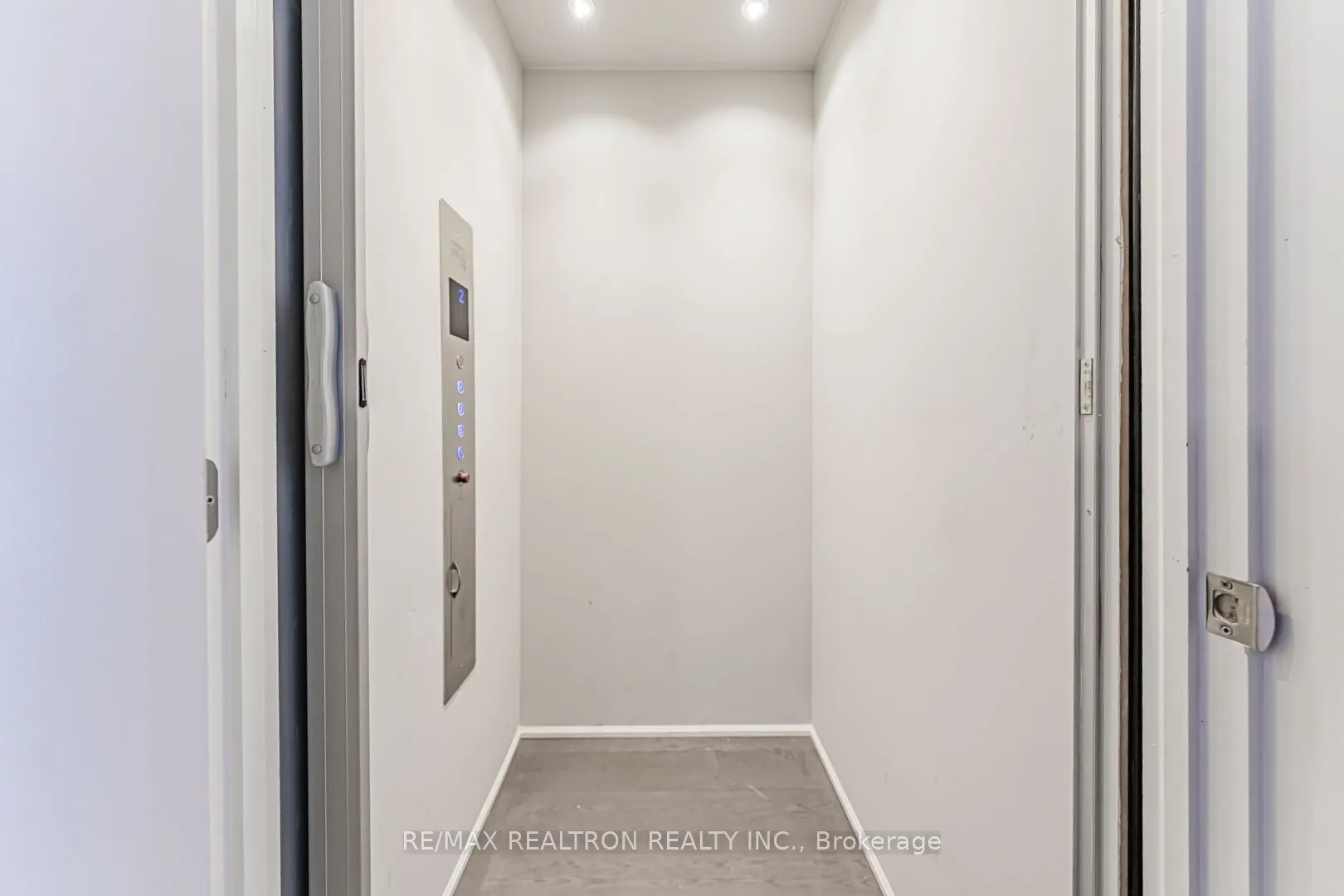 260 Eagle Street #22