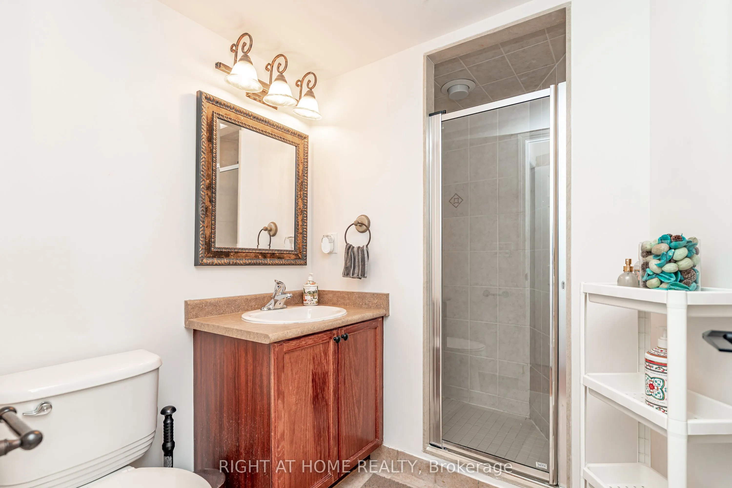 23 Oneida Crescent #1010