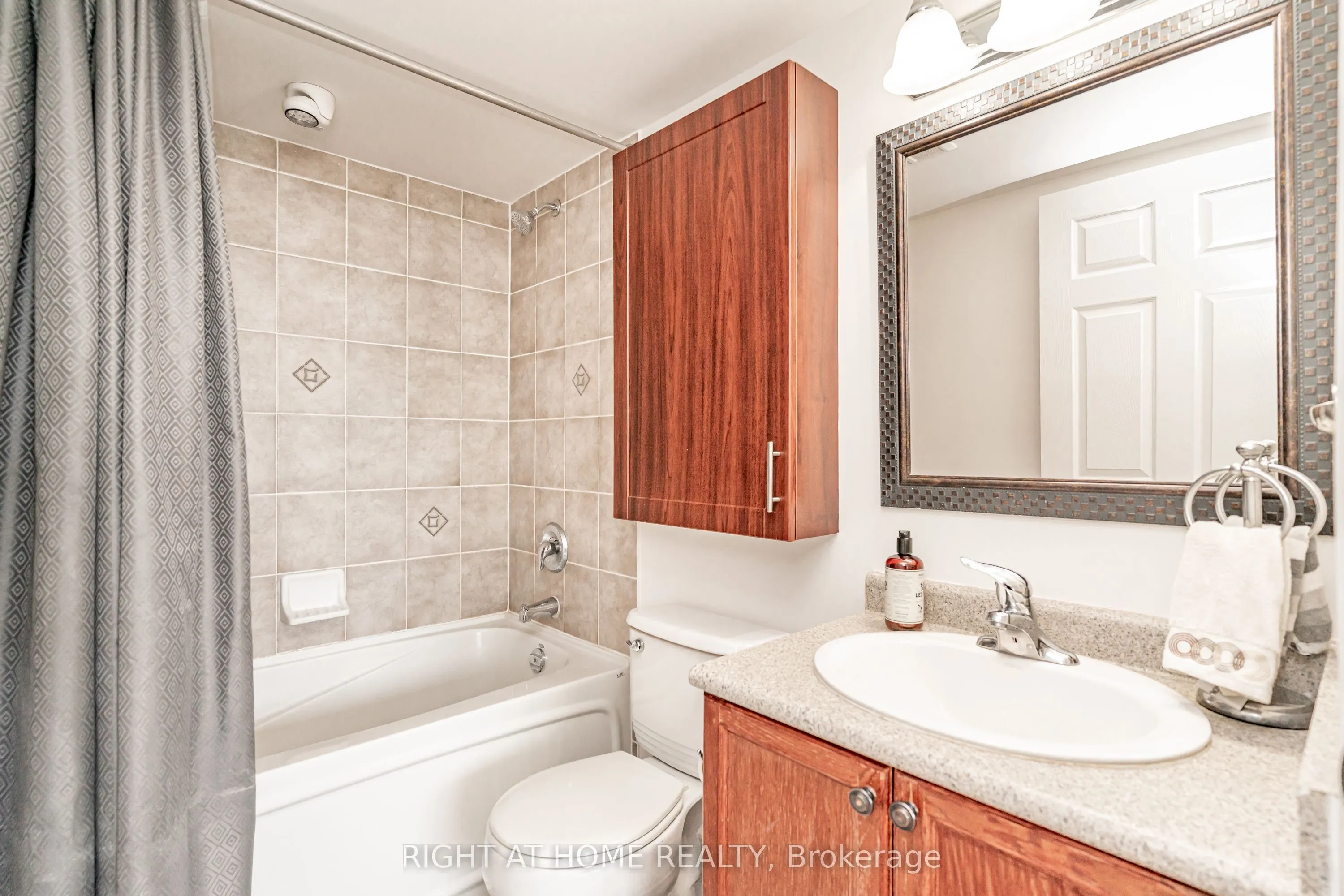 23 Oneida Crescent #1010