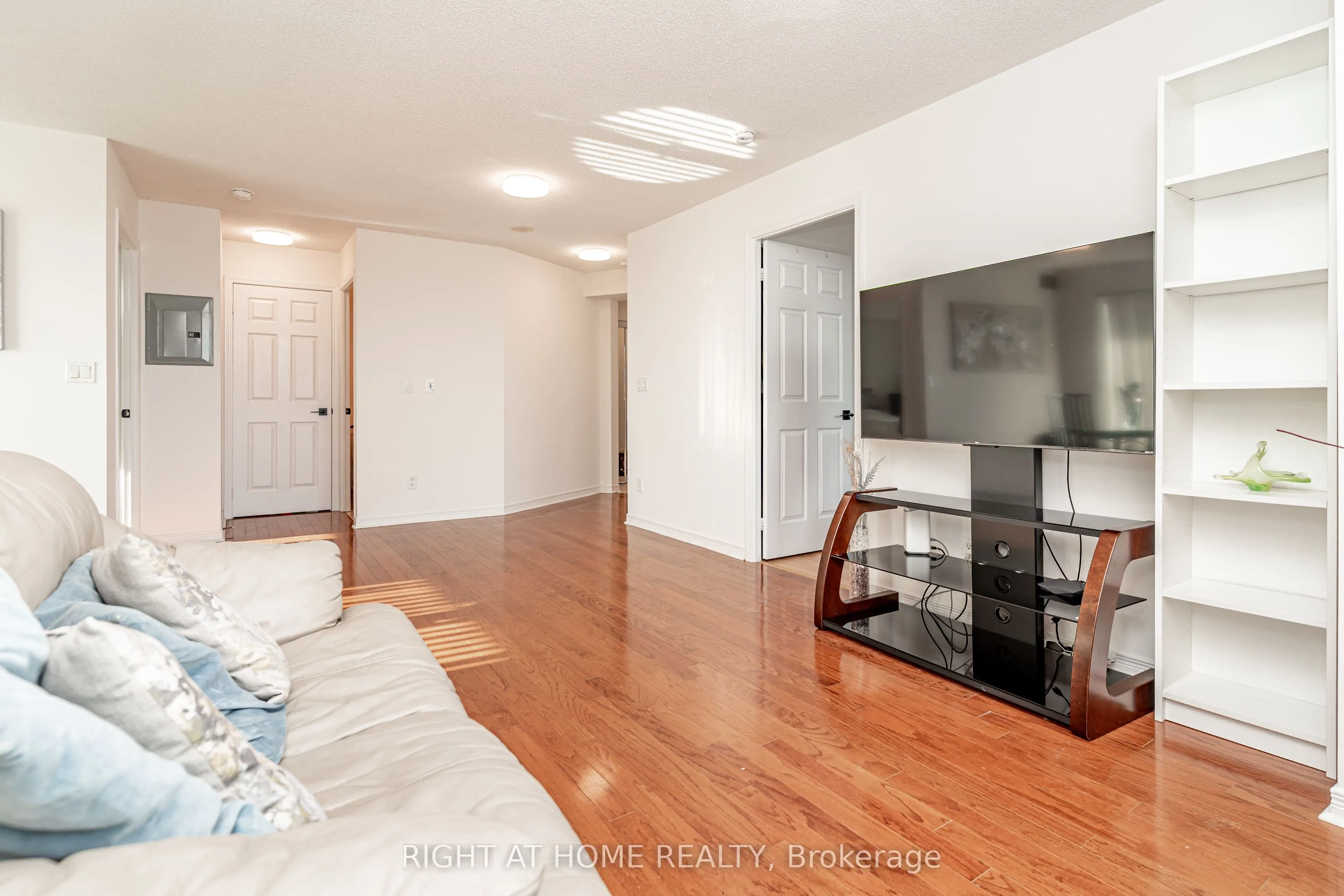 23 Oneida Crescent #1010