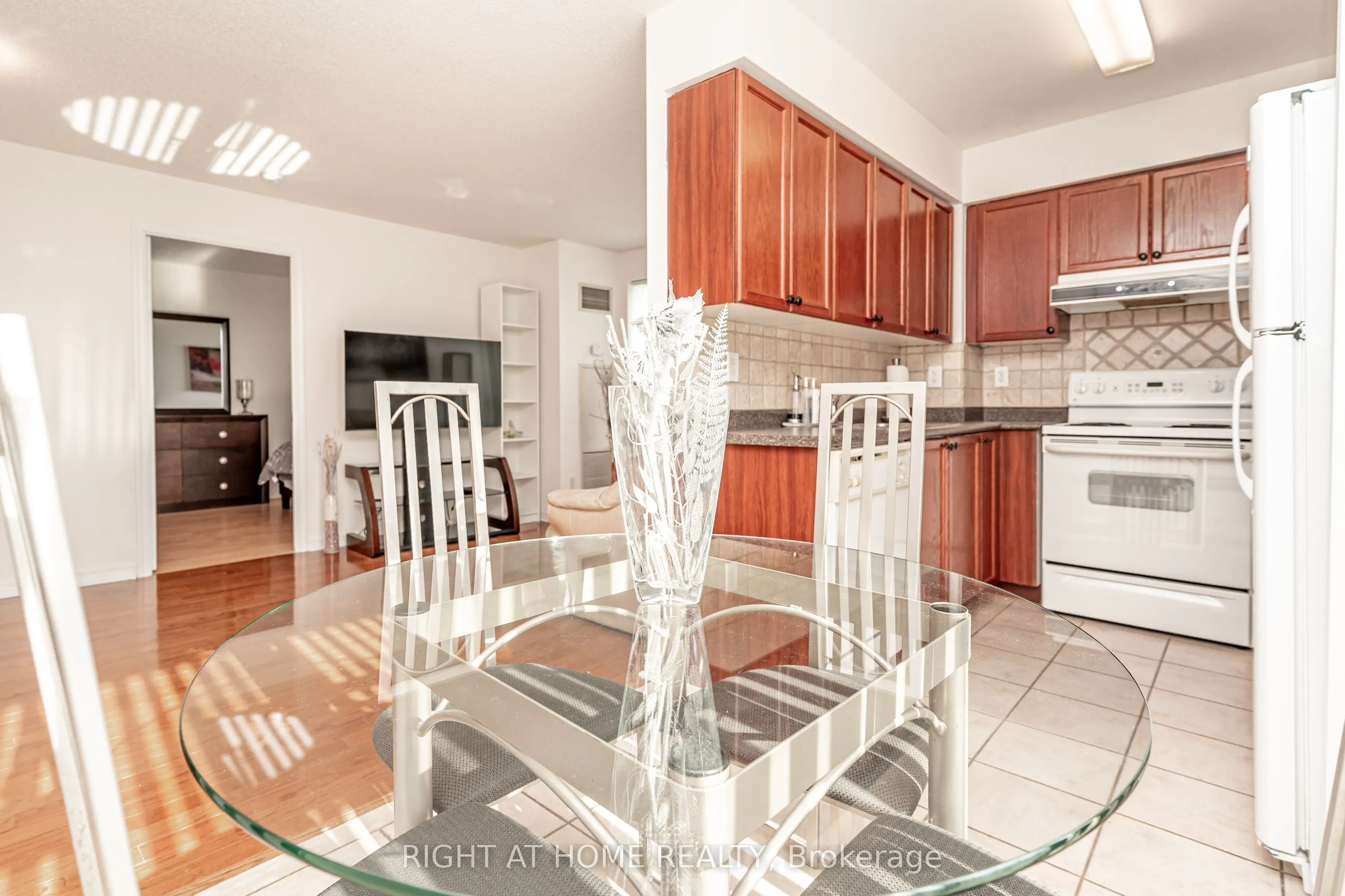 23 Oneida Crescent #1010