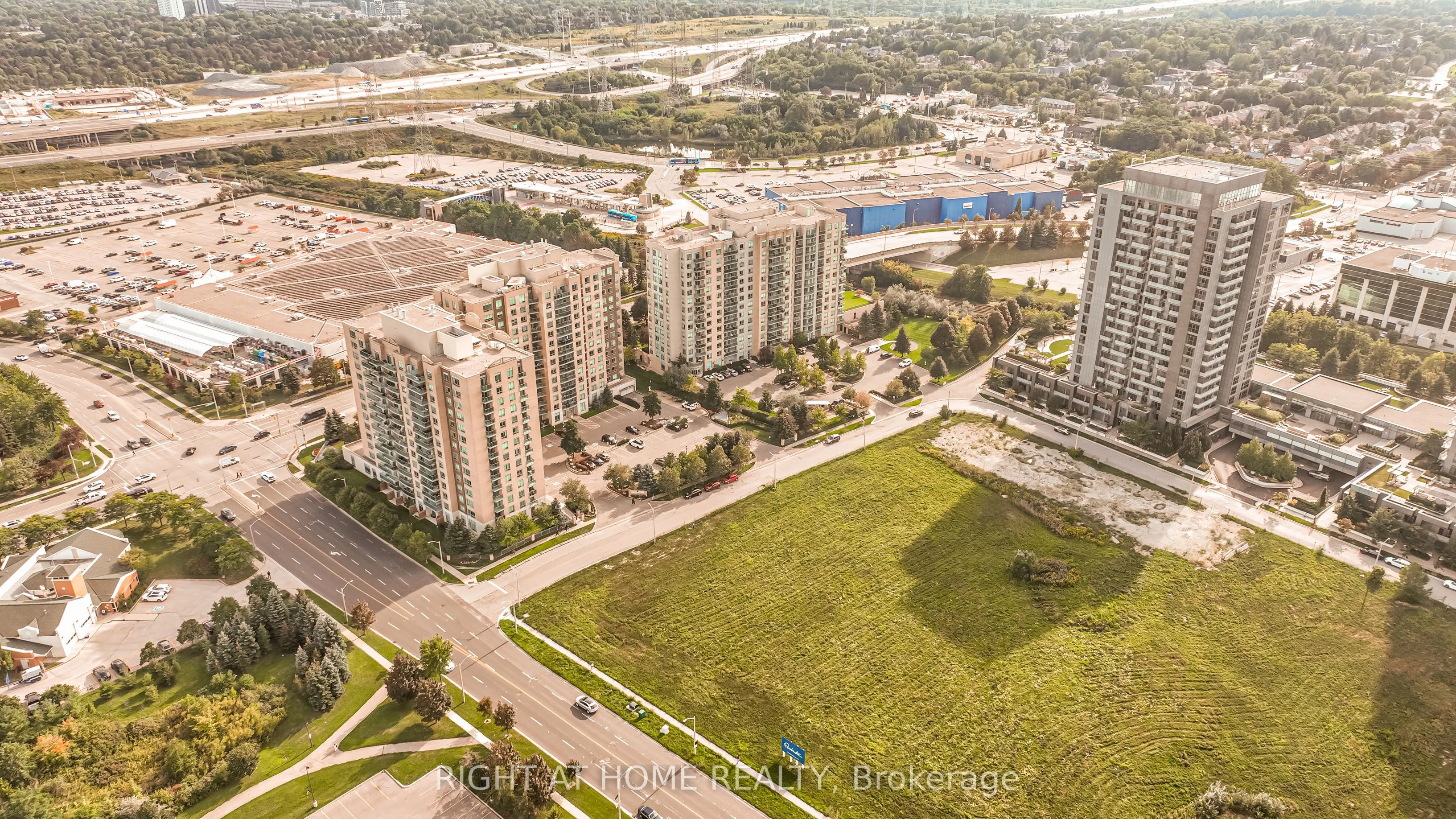 23 Oneida Crescent #1010