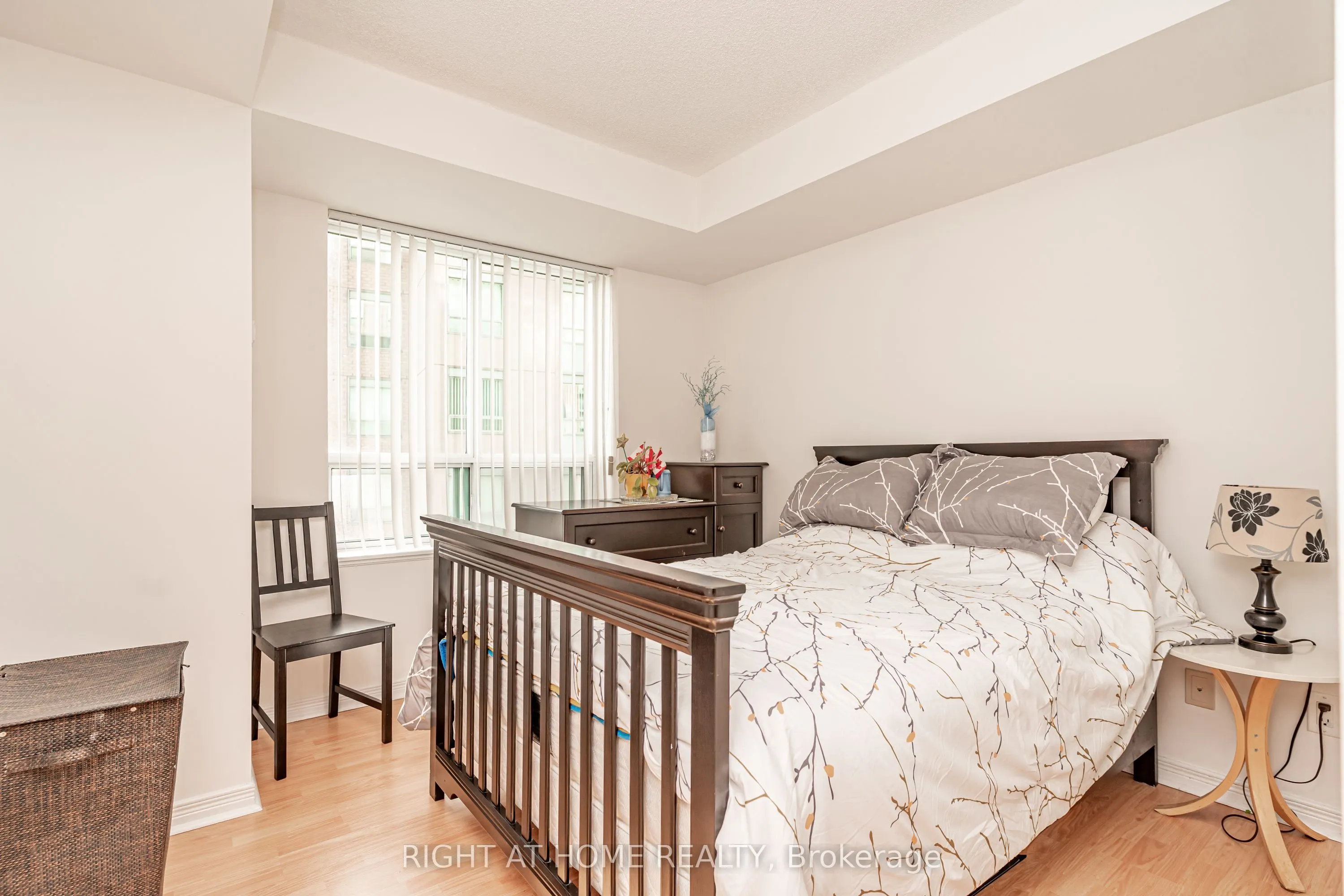 23 Oneida Crescent #1010