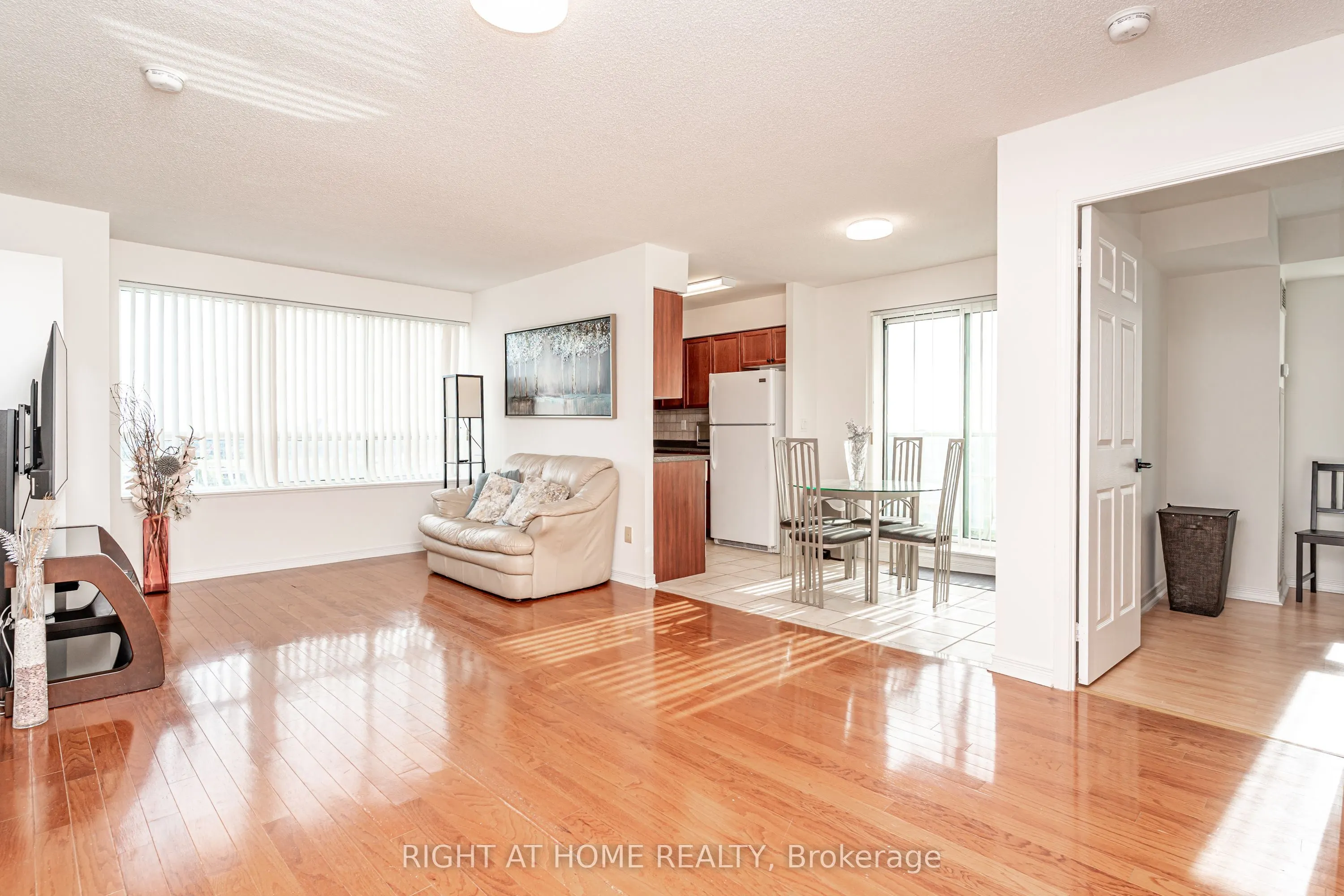 23 Oneida Crescent #1010