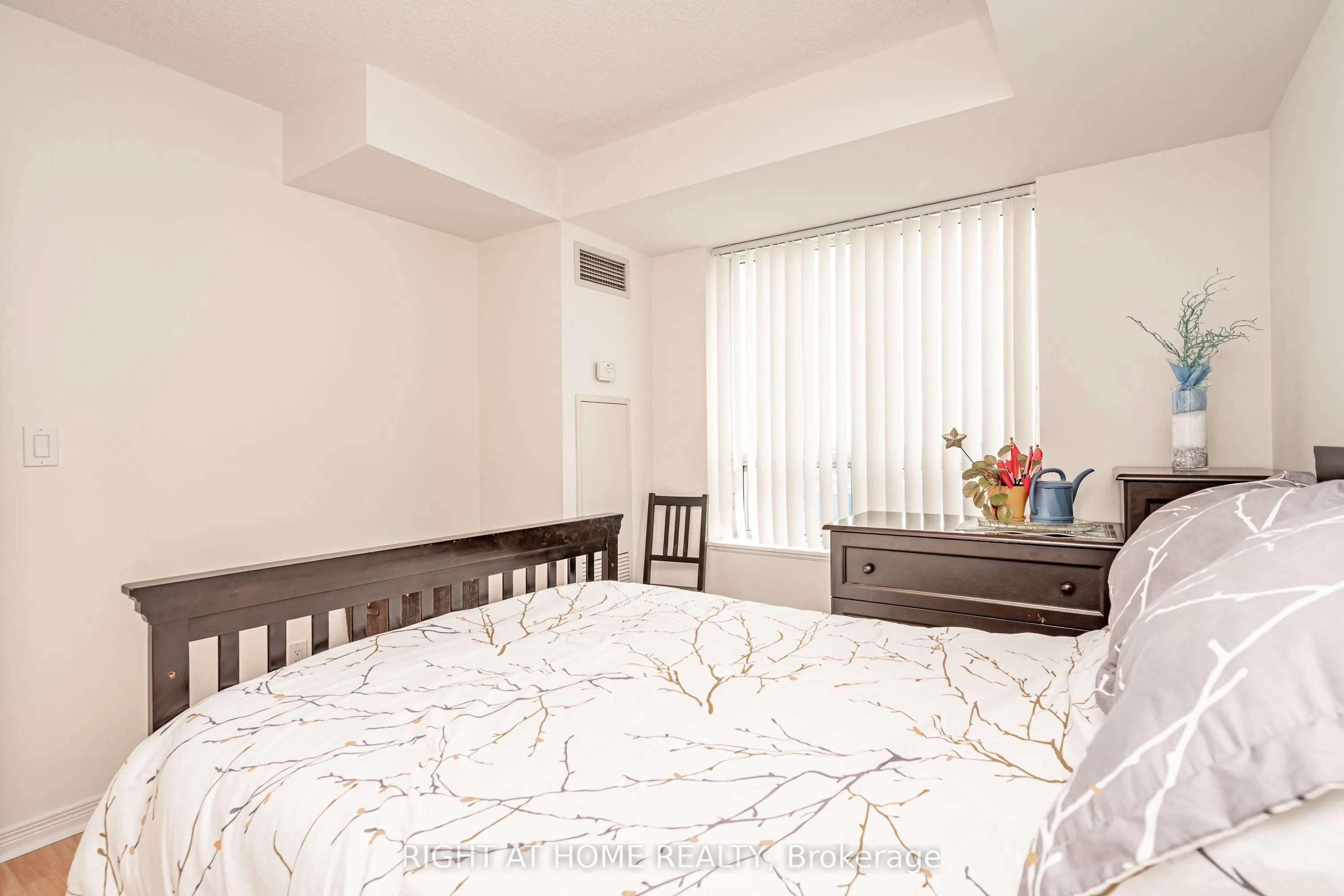 23 Oneida Crescent #1010