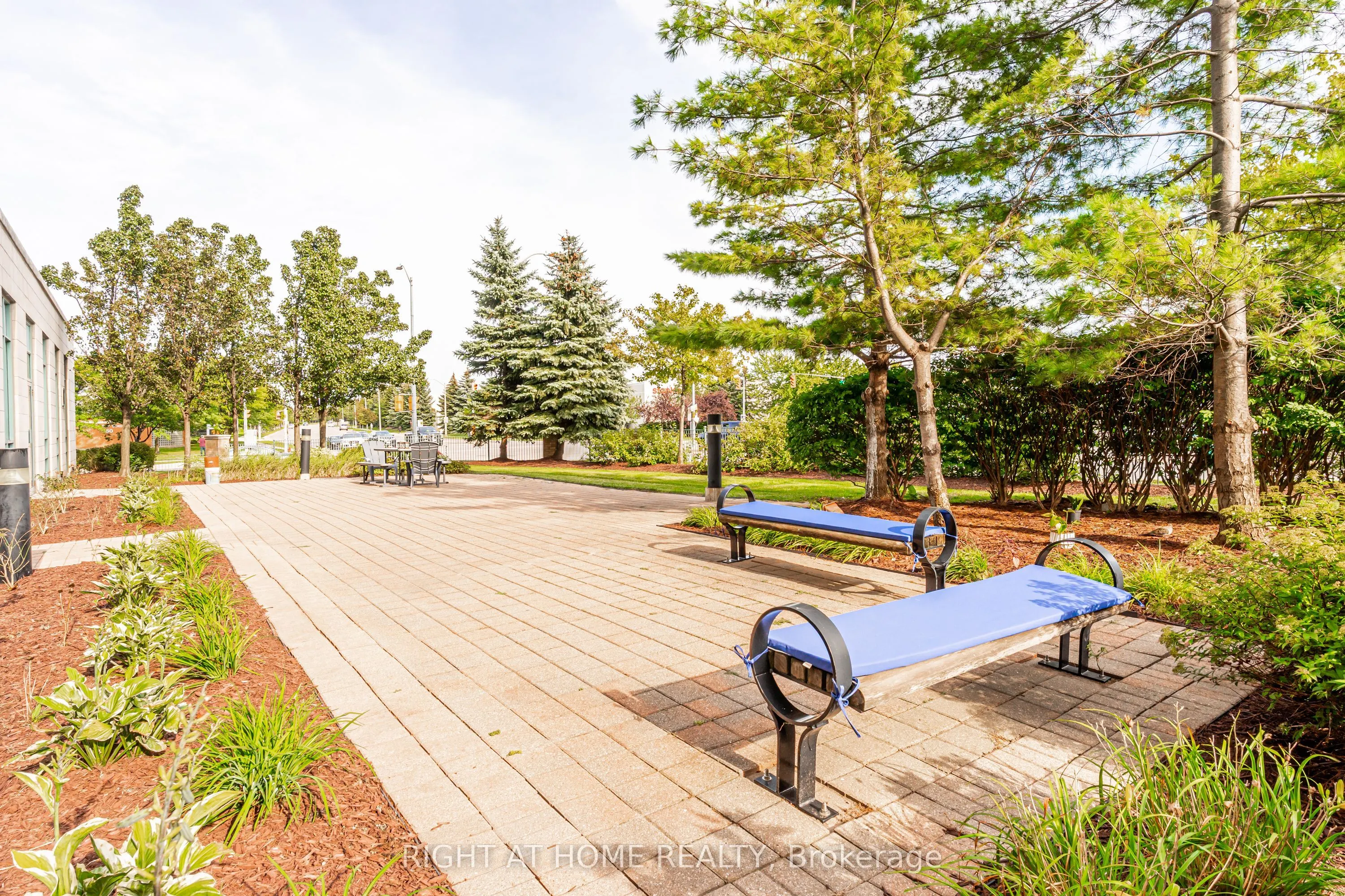 23 Oneida Crescent #1010