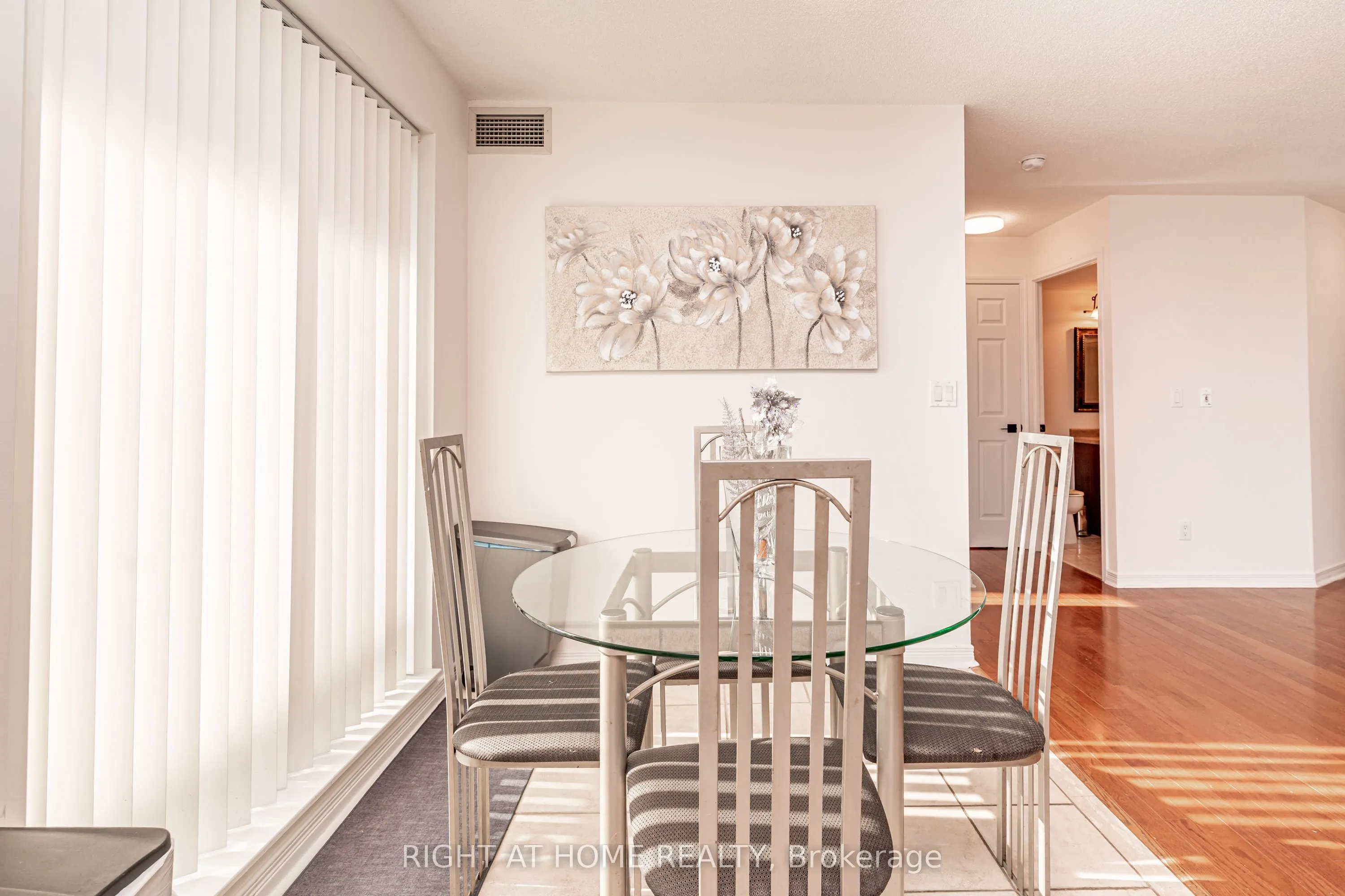 23 Oneida Crescent #1010