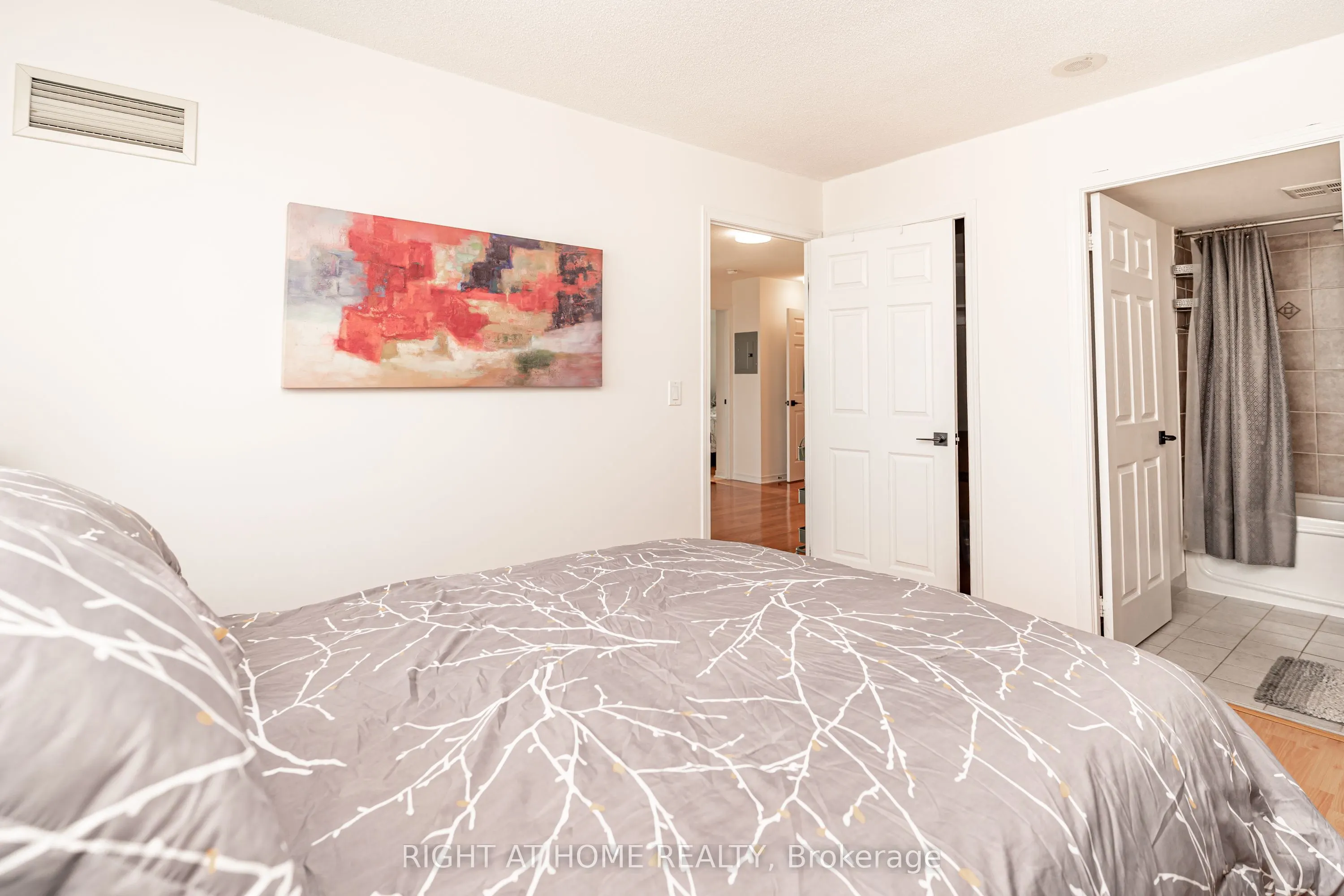 23 Oneida Crescent #1010