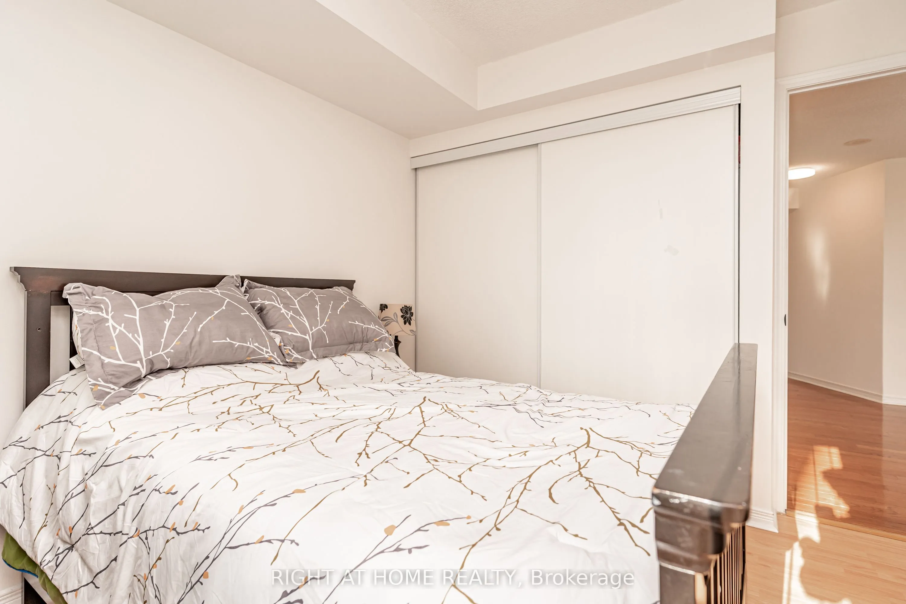 23 Oneida Crescent #1010