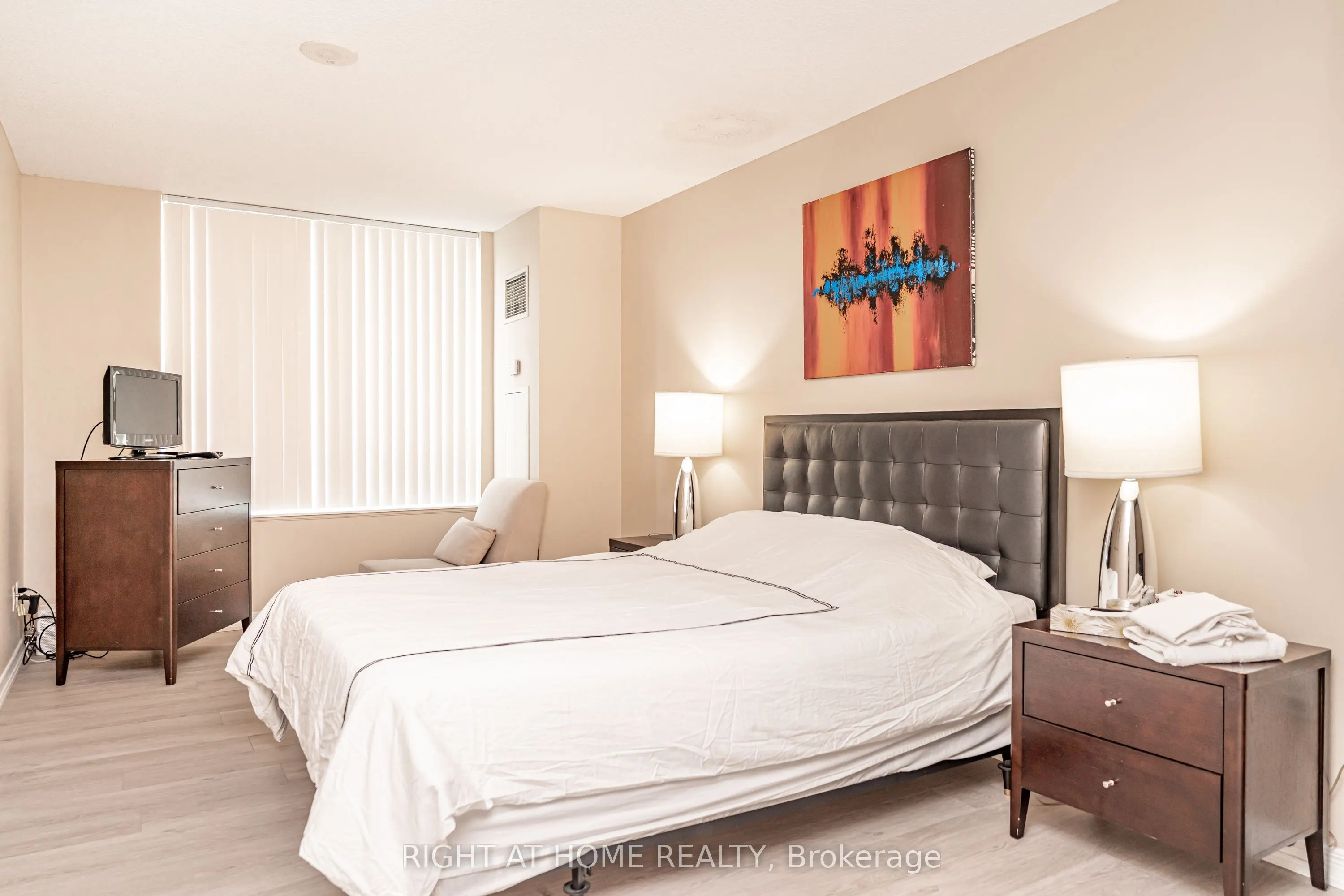 23 Oneida Crescent #1010