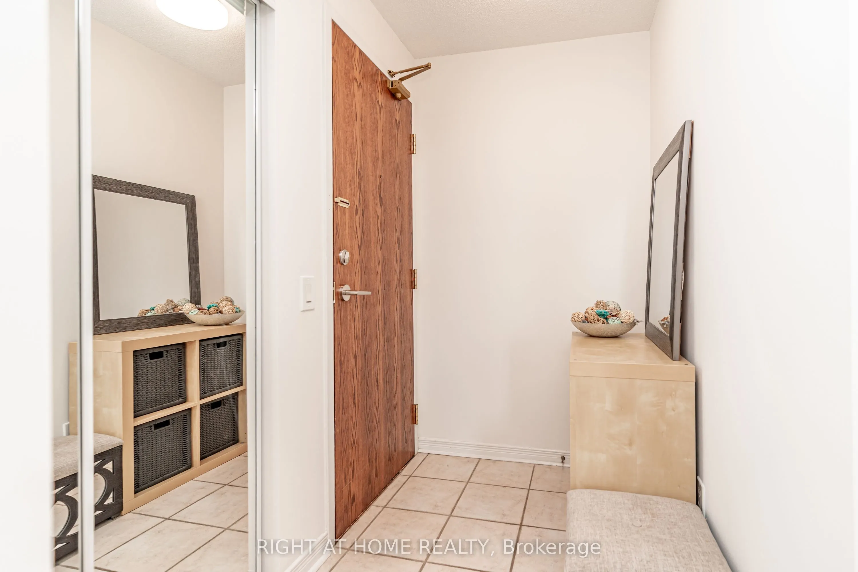 23 Oneida Crescent #1010