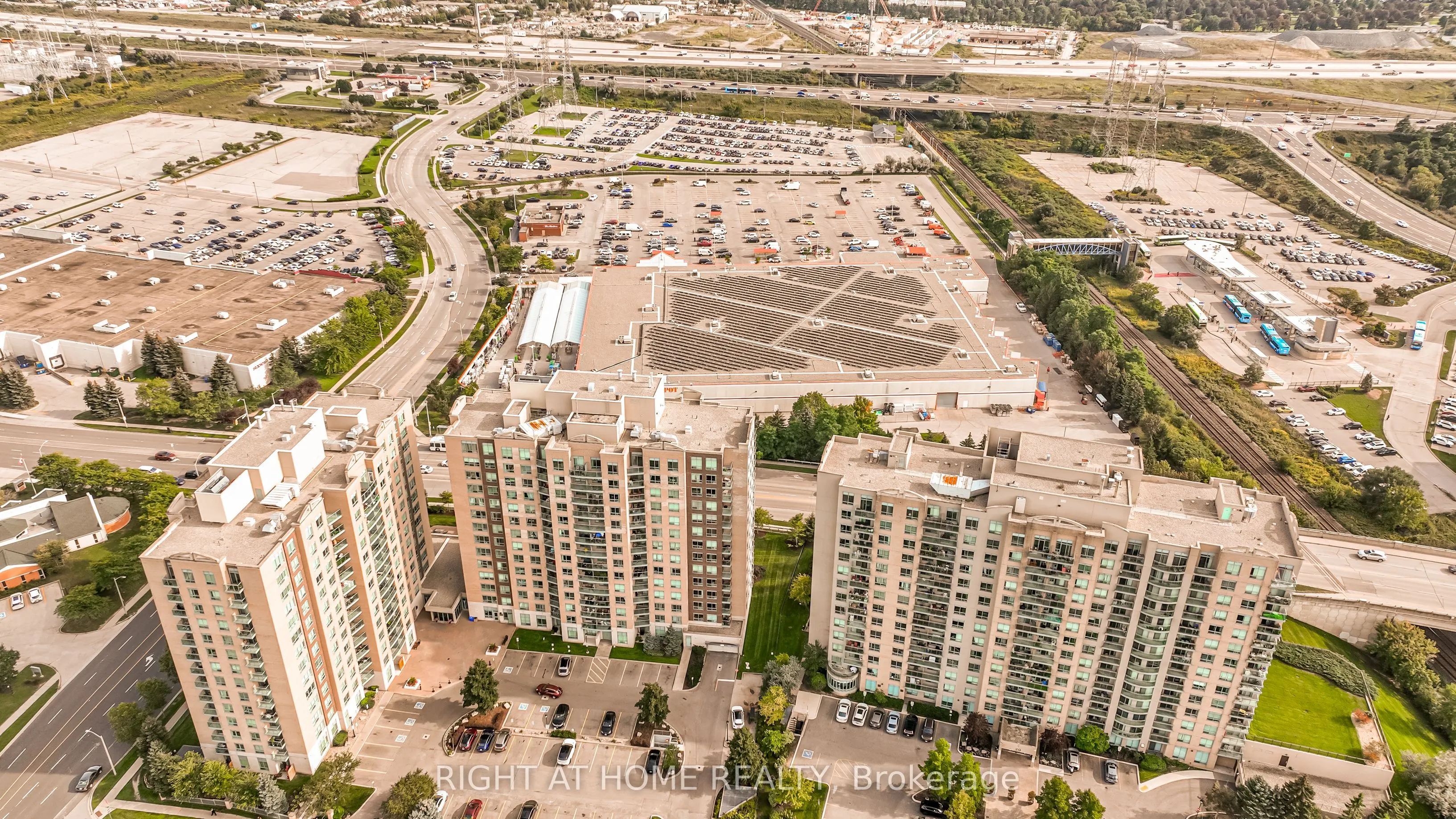 23 Oneida Crescent #1010