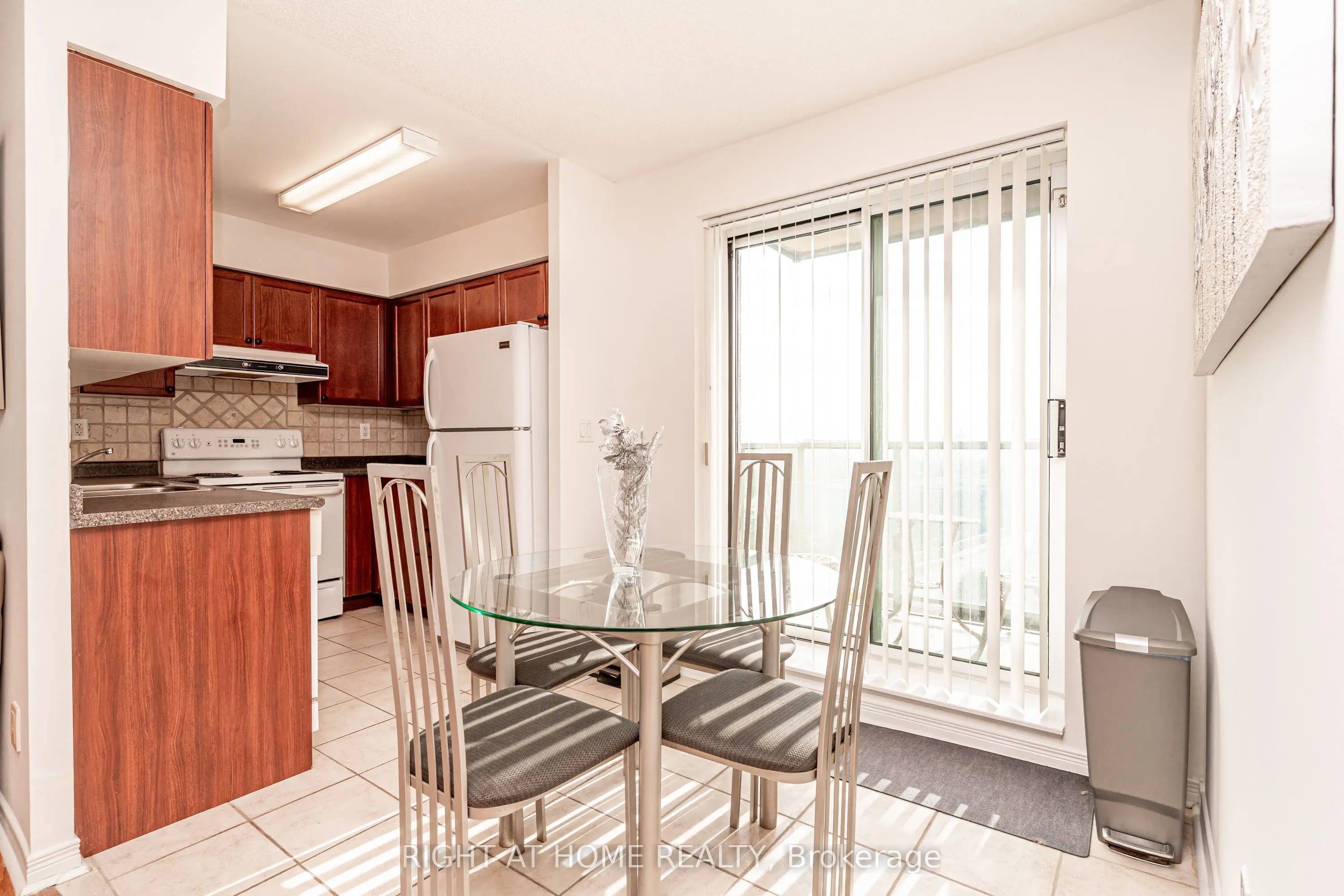 23 Oneida Crescent #1010