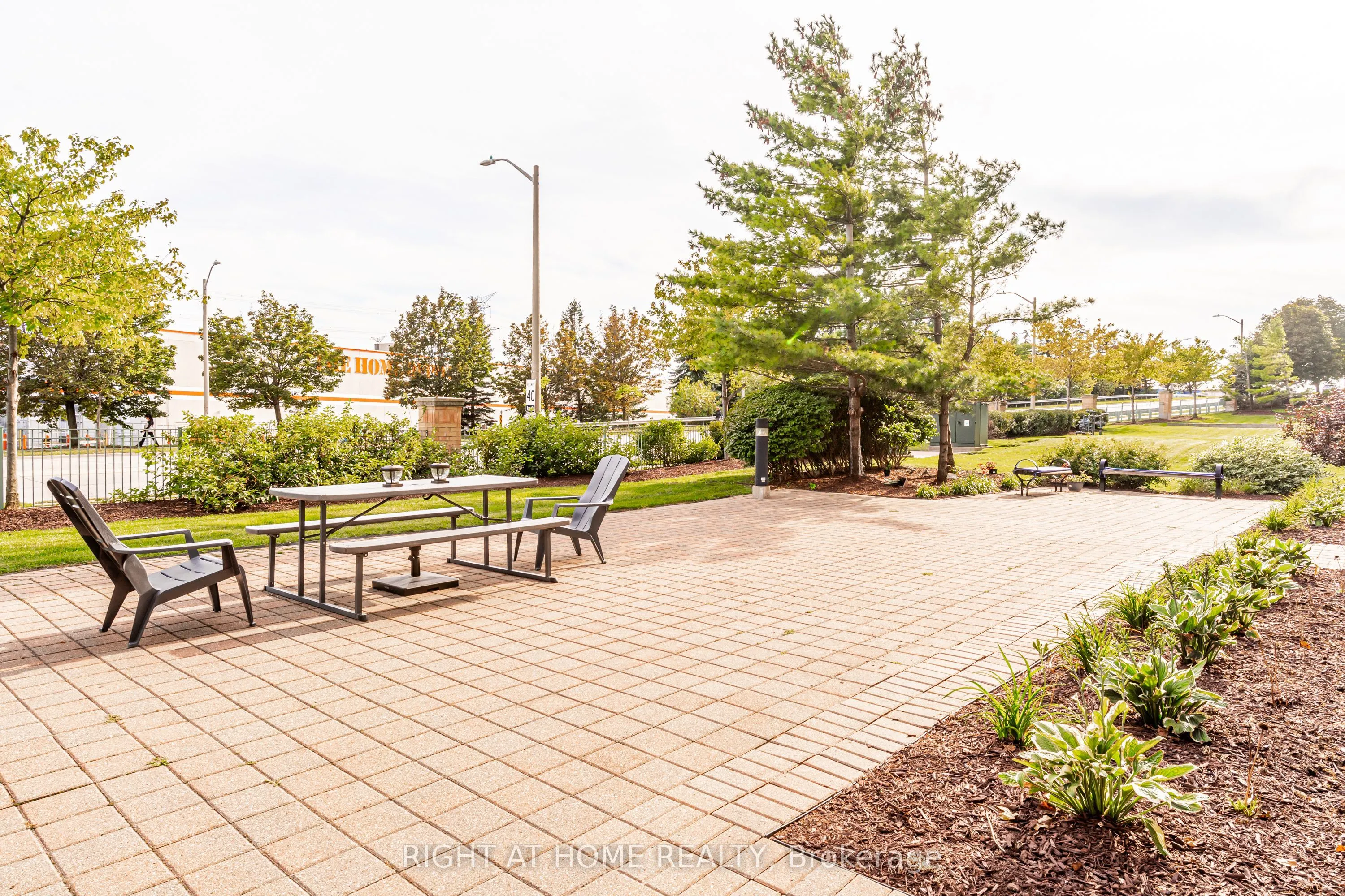 23 Oneida Crescent #1010