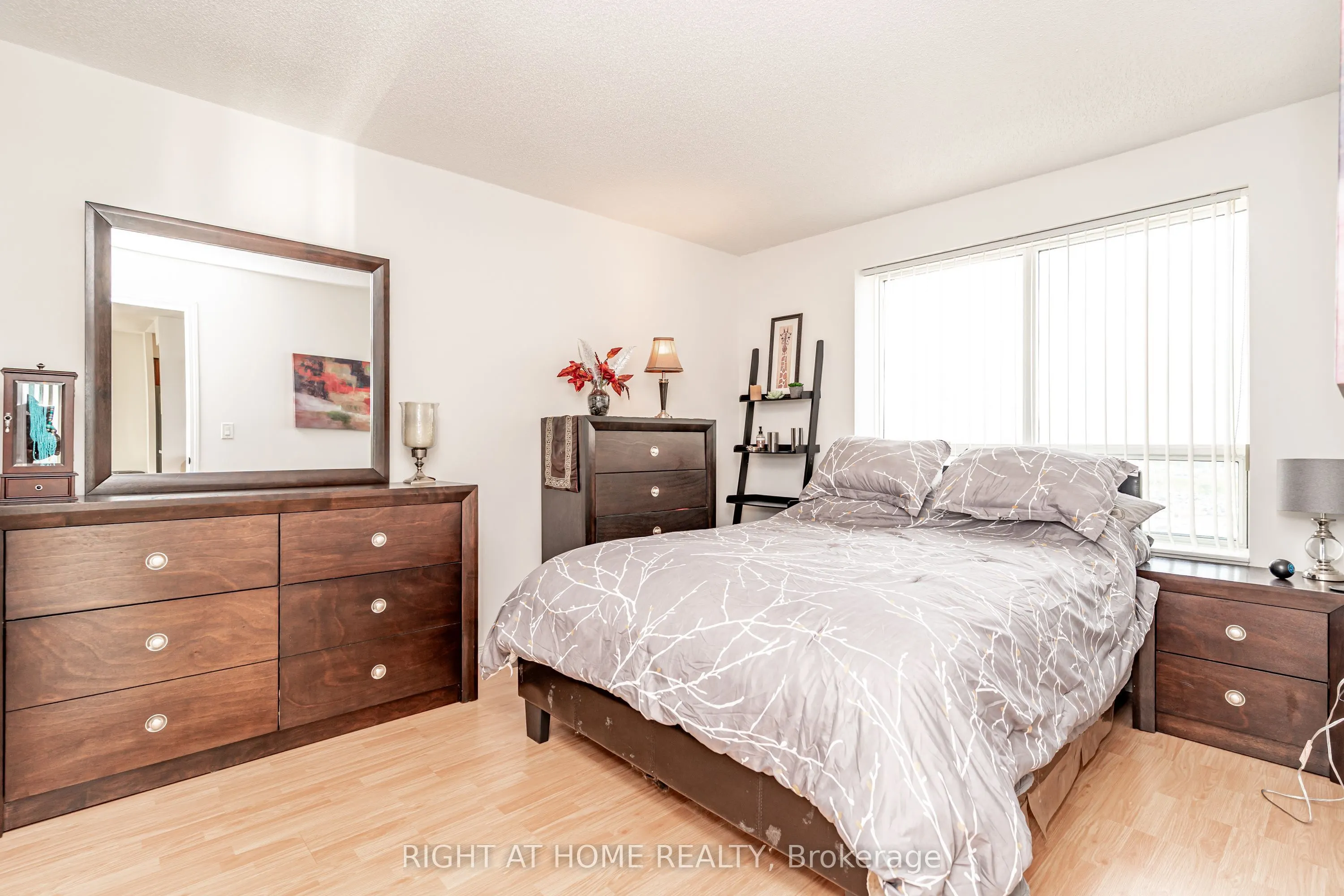 23 Oneida Crescent #1010