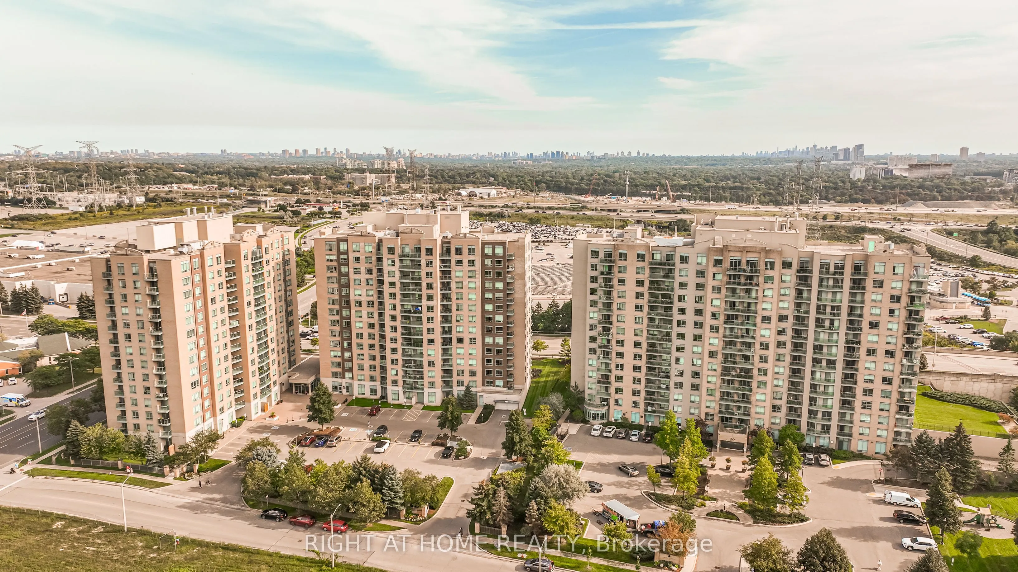 23 Oneida Crescent #1010