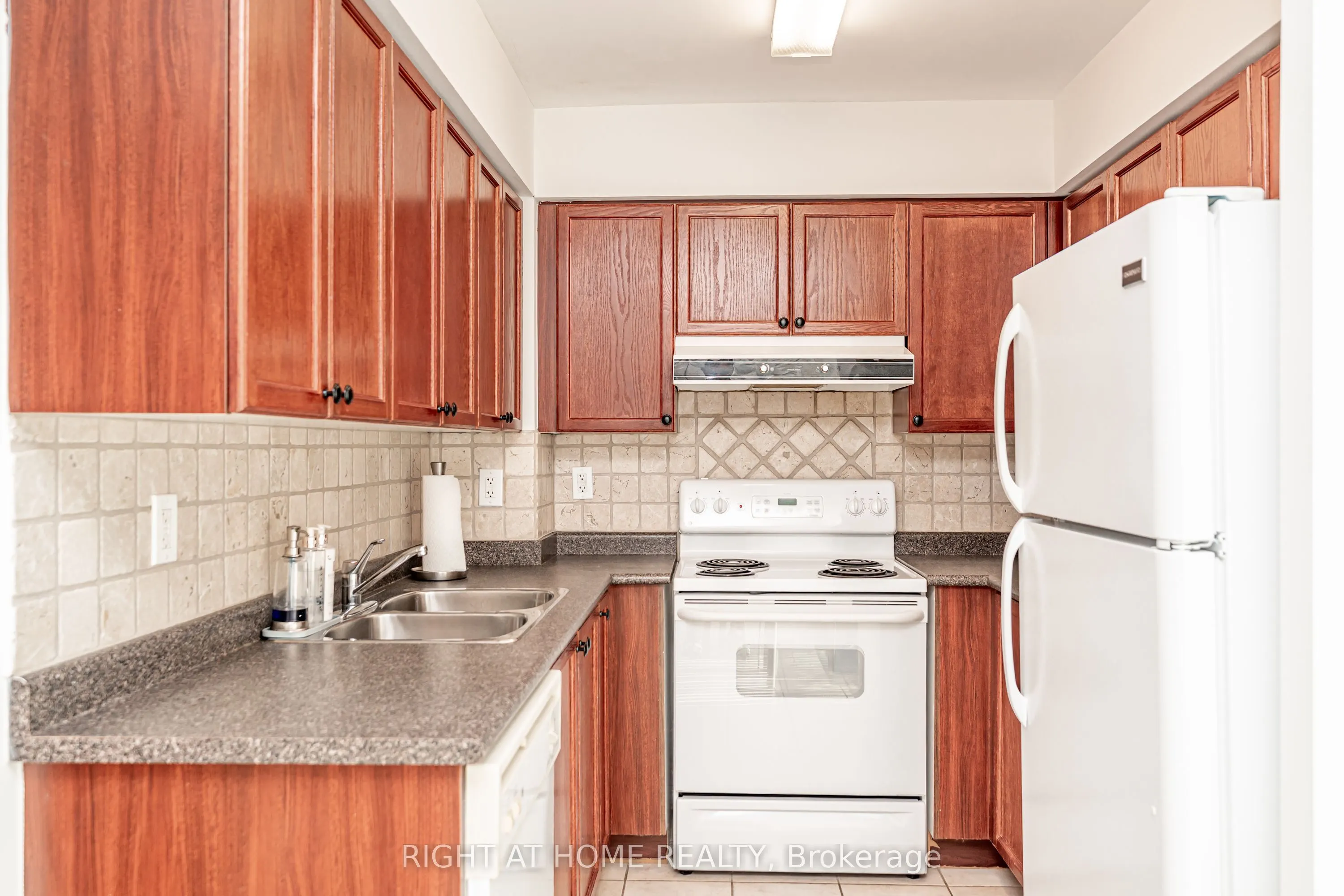 23 Oneida Crescent #1010