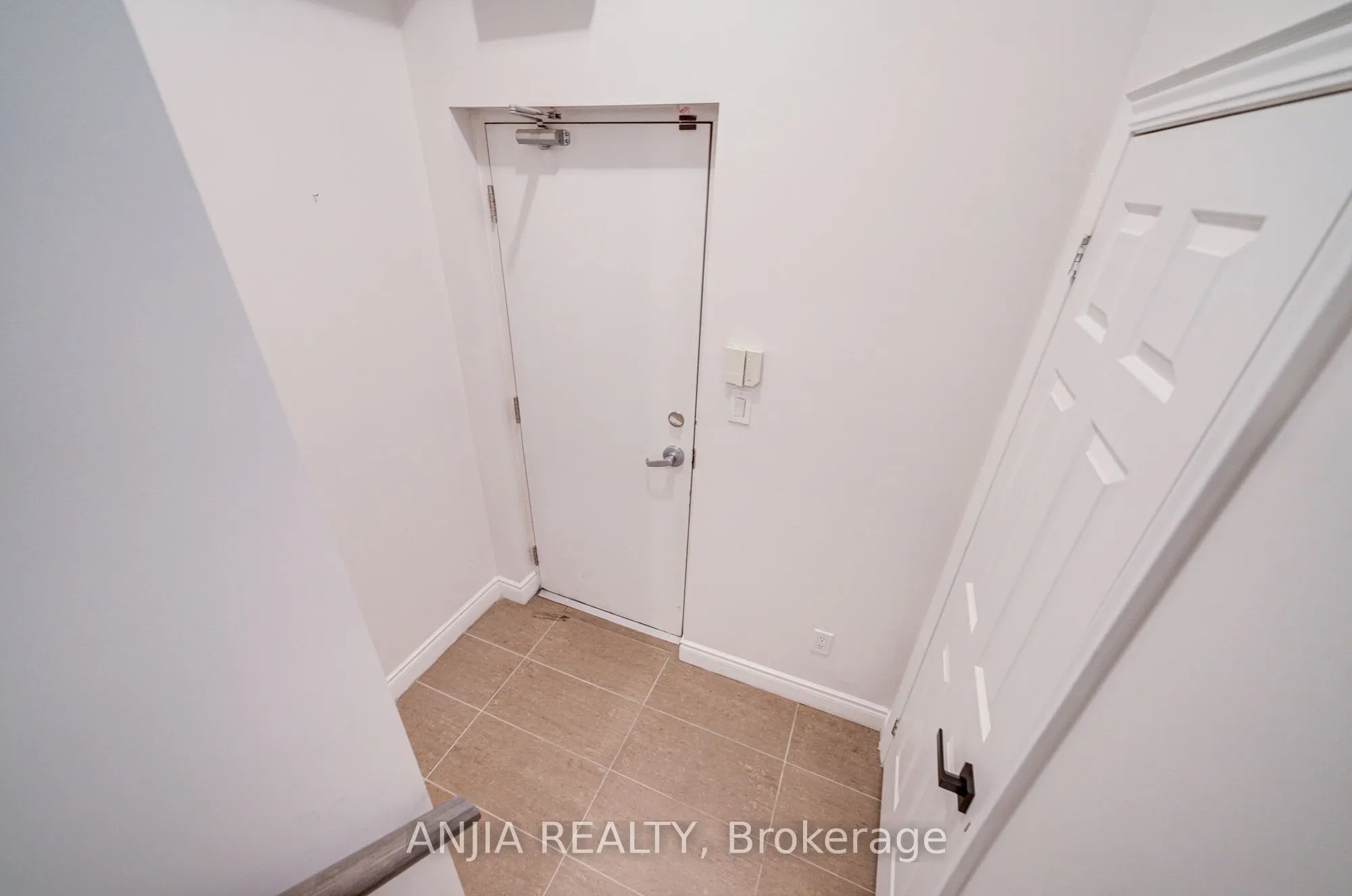 25 Galleria Parkway #23