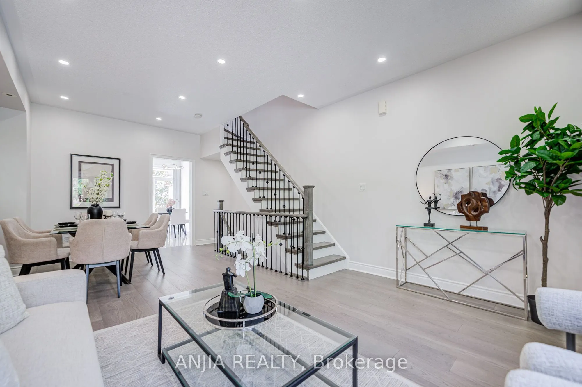 25 Galleria Parkway #23